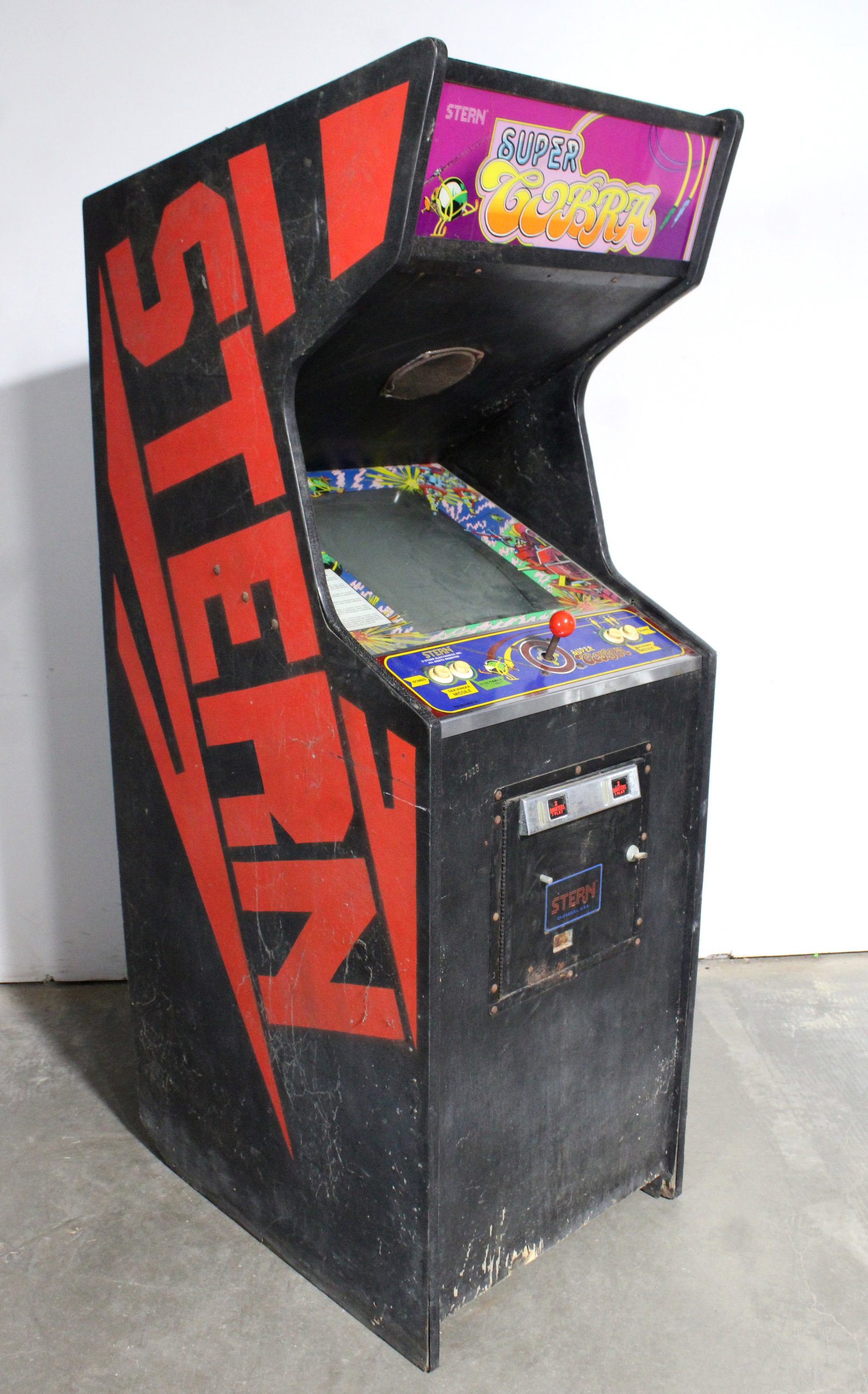 Stern Super Cobra Arcade Game (1 of 6)