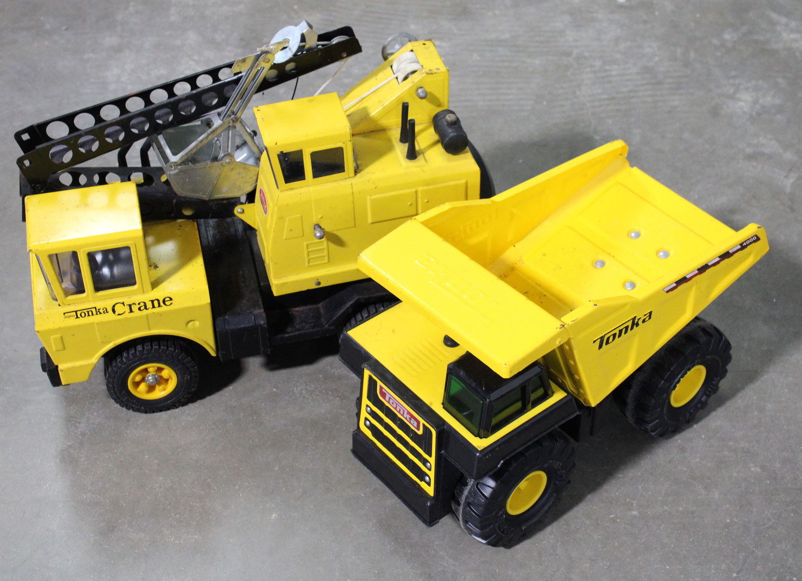 Tonka Dump Truck and Crane (1 of 1)