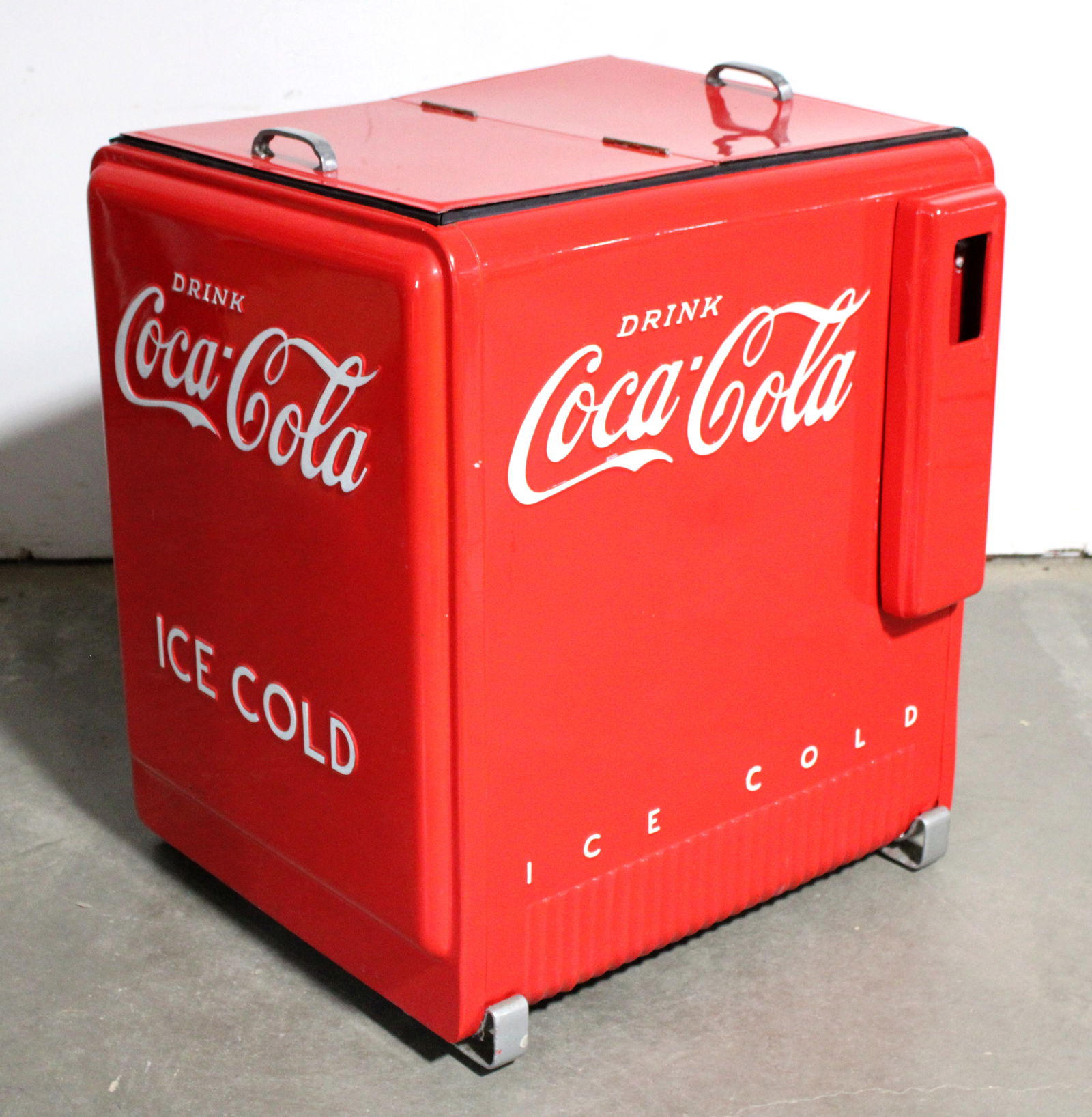 Cavalier Coca Cola Embossed Cooler (1 of 5)