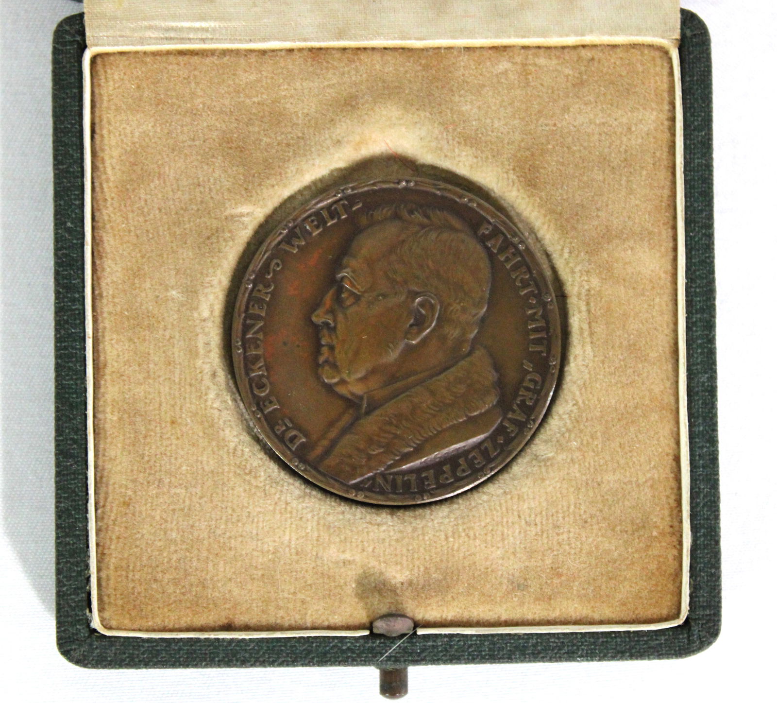 German Hugo Eckener / Zeppelin Kienast 429 Zeppelin 1929 Coin / Medal: In-house shipping available.