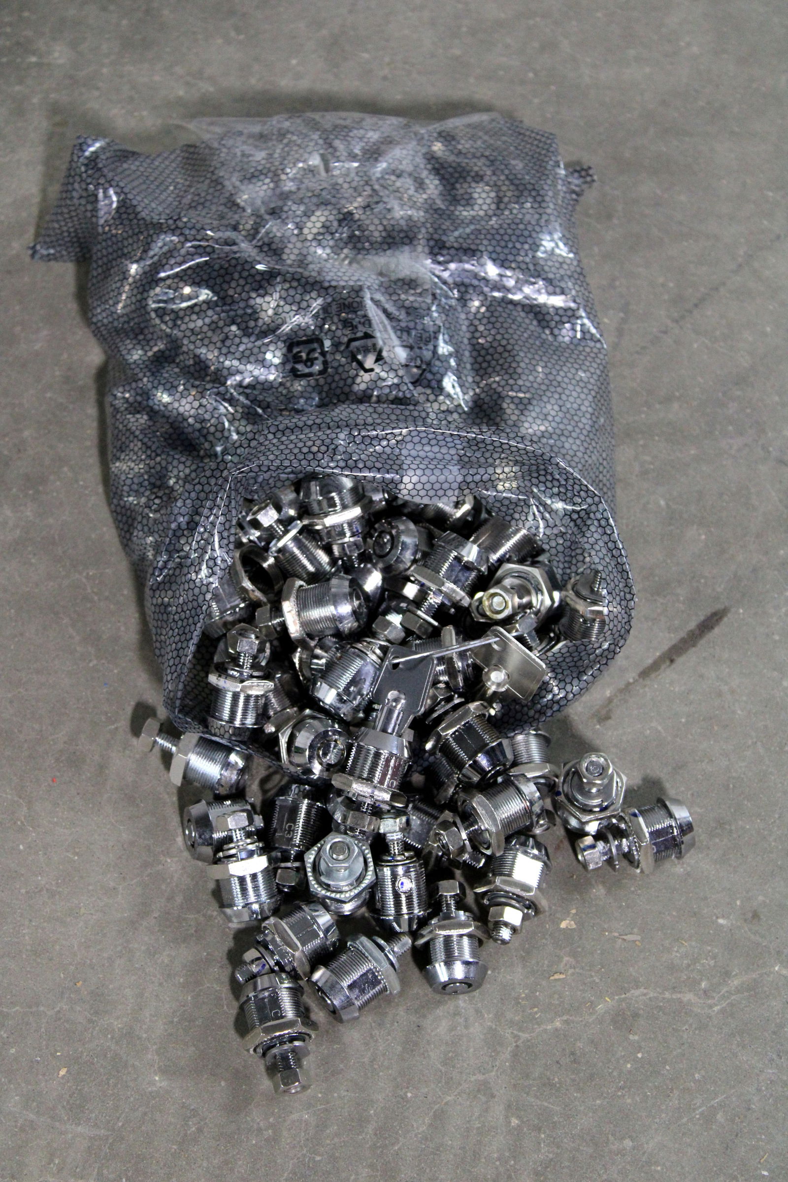 100+ Round Locks with Key Set for Arcade: In-house shipping available.