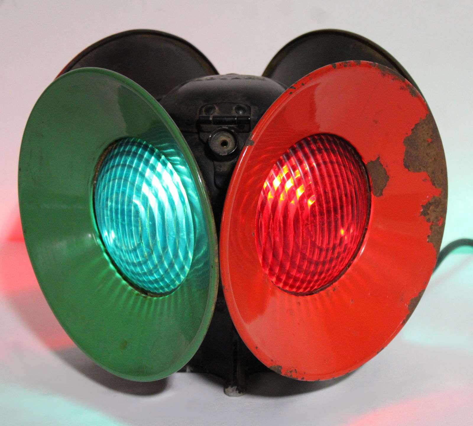 Adlake Four-Sided Railroad Light: Has power. This item requires third-party shipping or pickup arrangements to be made. Dimensions: 12 x 11 x 11