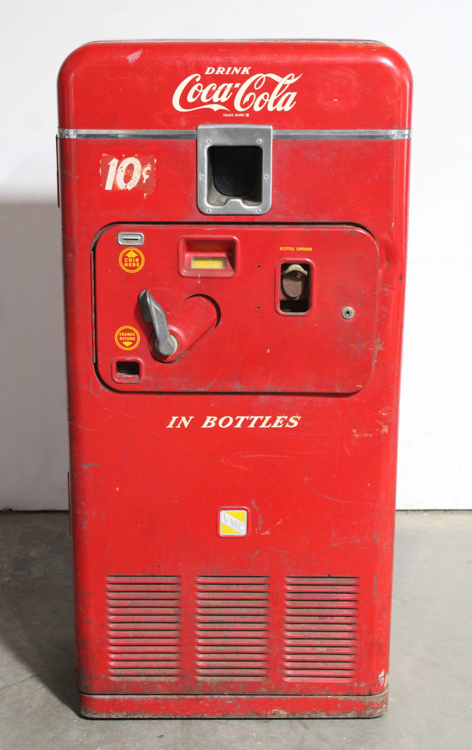 VMC-33 Coca Cola Vending Machine (1 of 5)