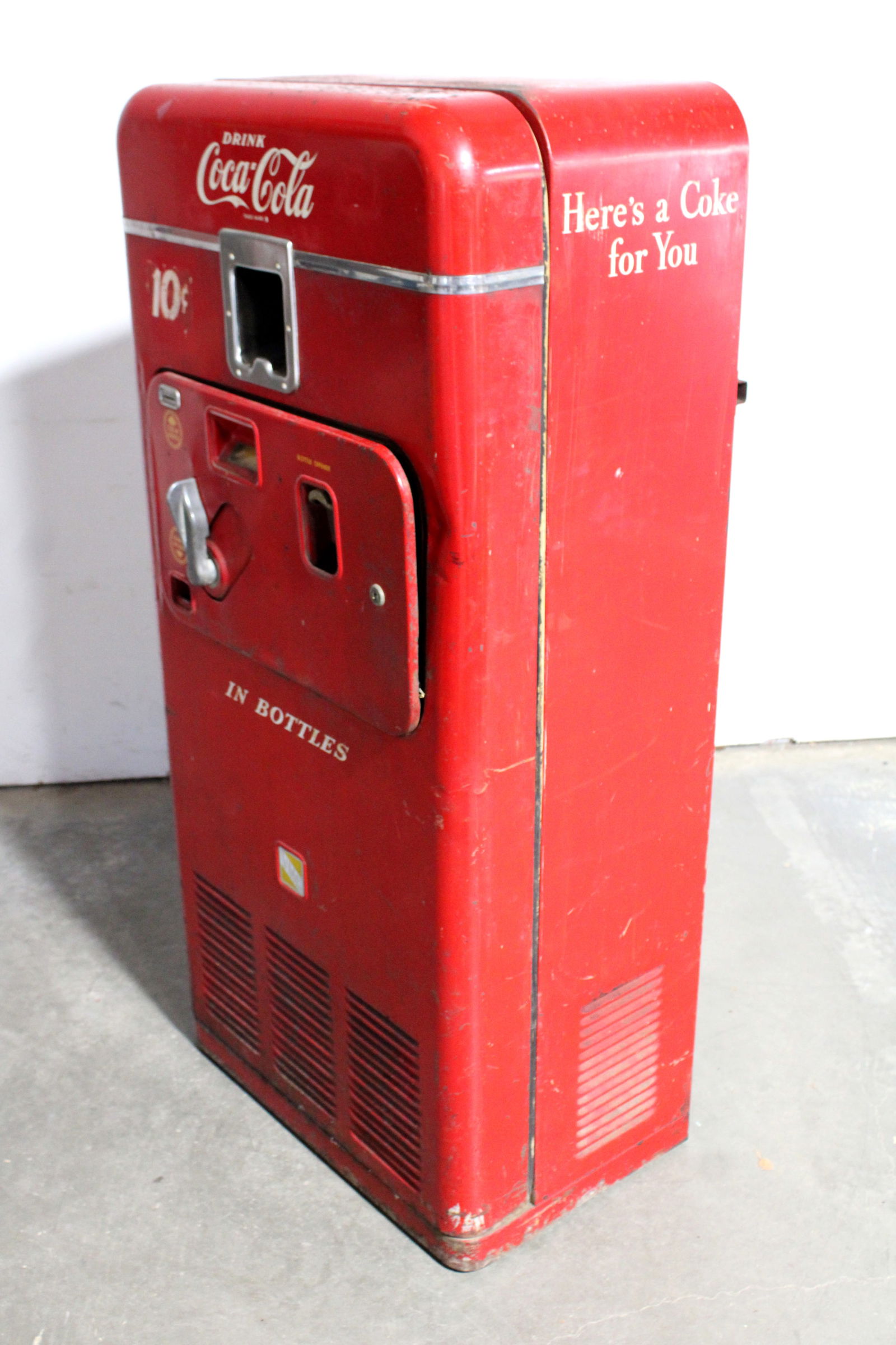 VMC-33 Coca Cola Vending Machine - 2