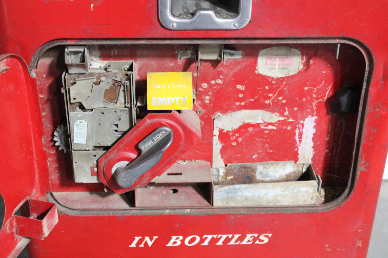 VMC-33 Coca Cola Vending Machine - 3