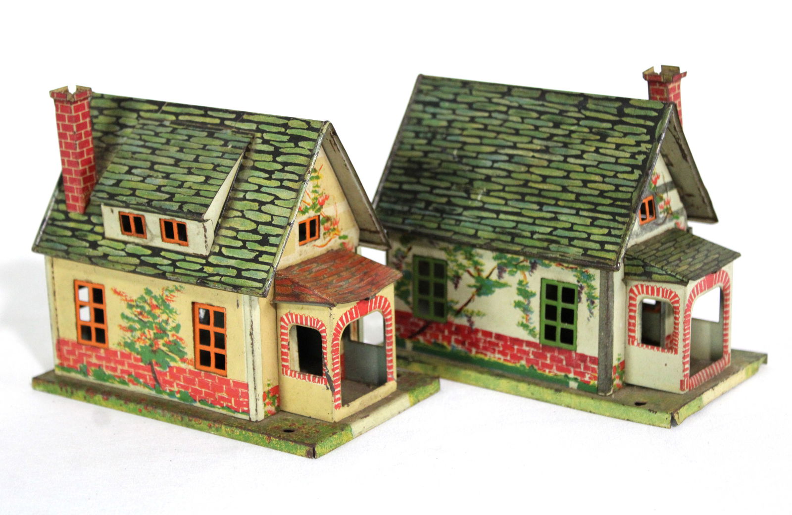 Lionel Trains Pre-War Cottage Houses: In-house shipping available. Dimensions of one: 4 x 3 x 5