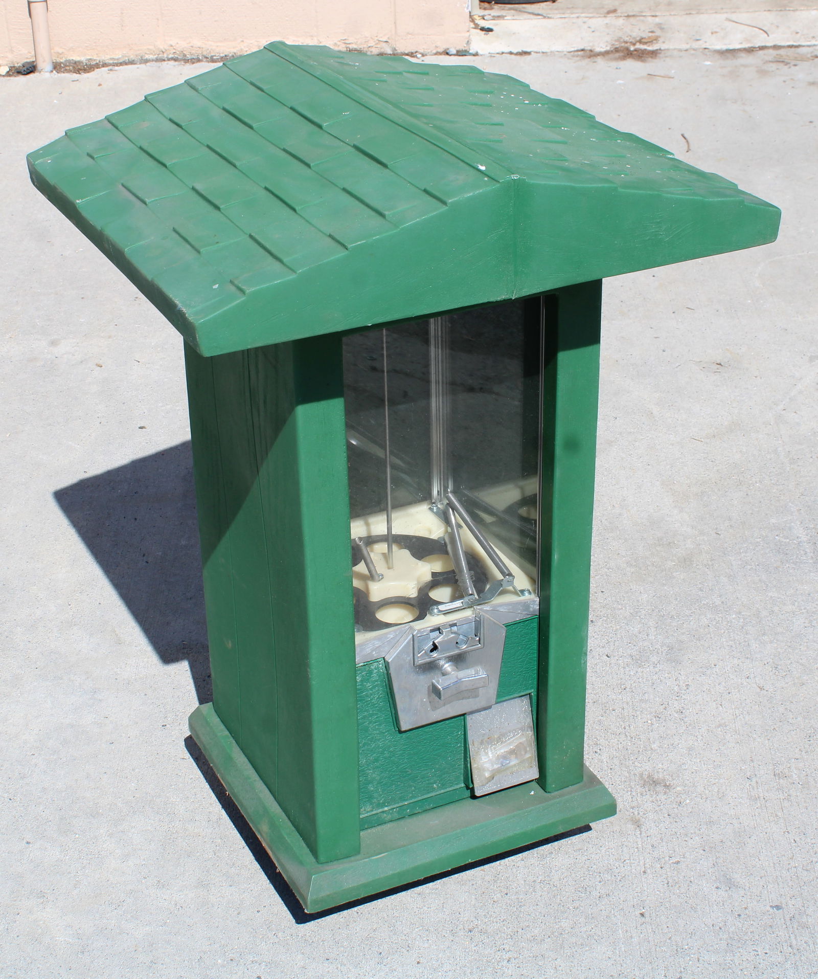 Golf Ball Coin Op Vendor: This item requires third-party shipping or pickup arrangements to be made.