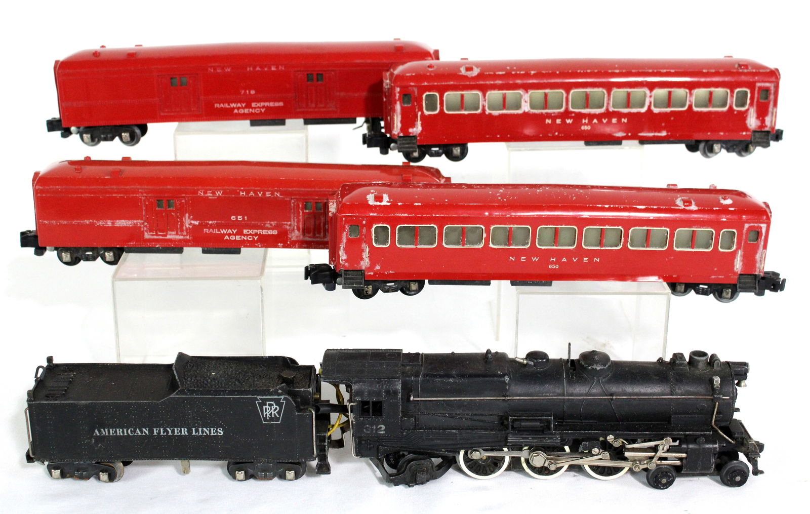 American Flyer New Haven Model Train Passenger Cars and Locomotive: In-house shipping available.