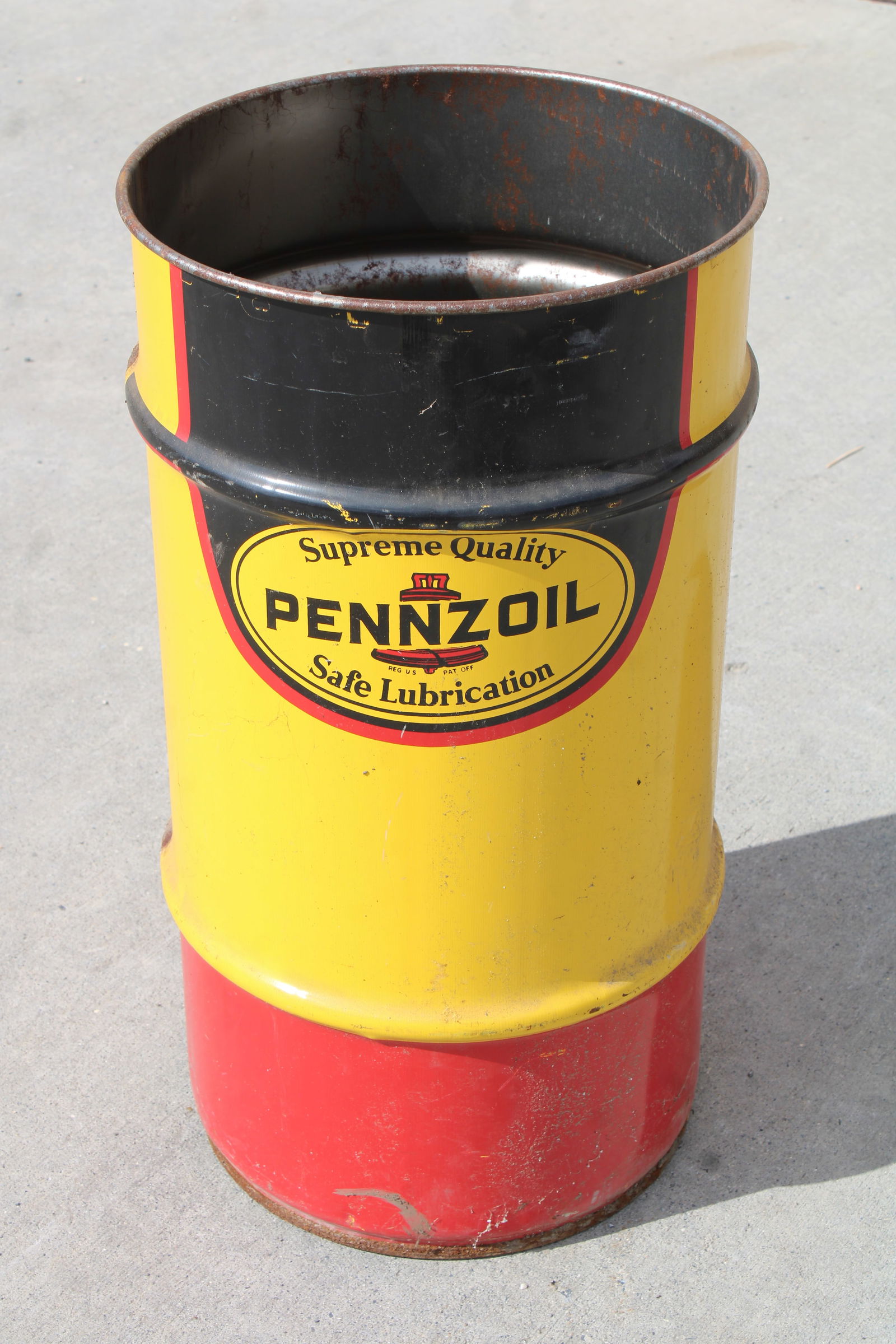 Pennzoil Motor Oil Can: This item requires third-party shipping or pickup arrangements to be made. Dimensions: 27 x 15 x 15