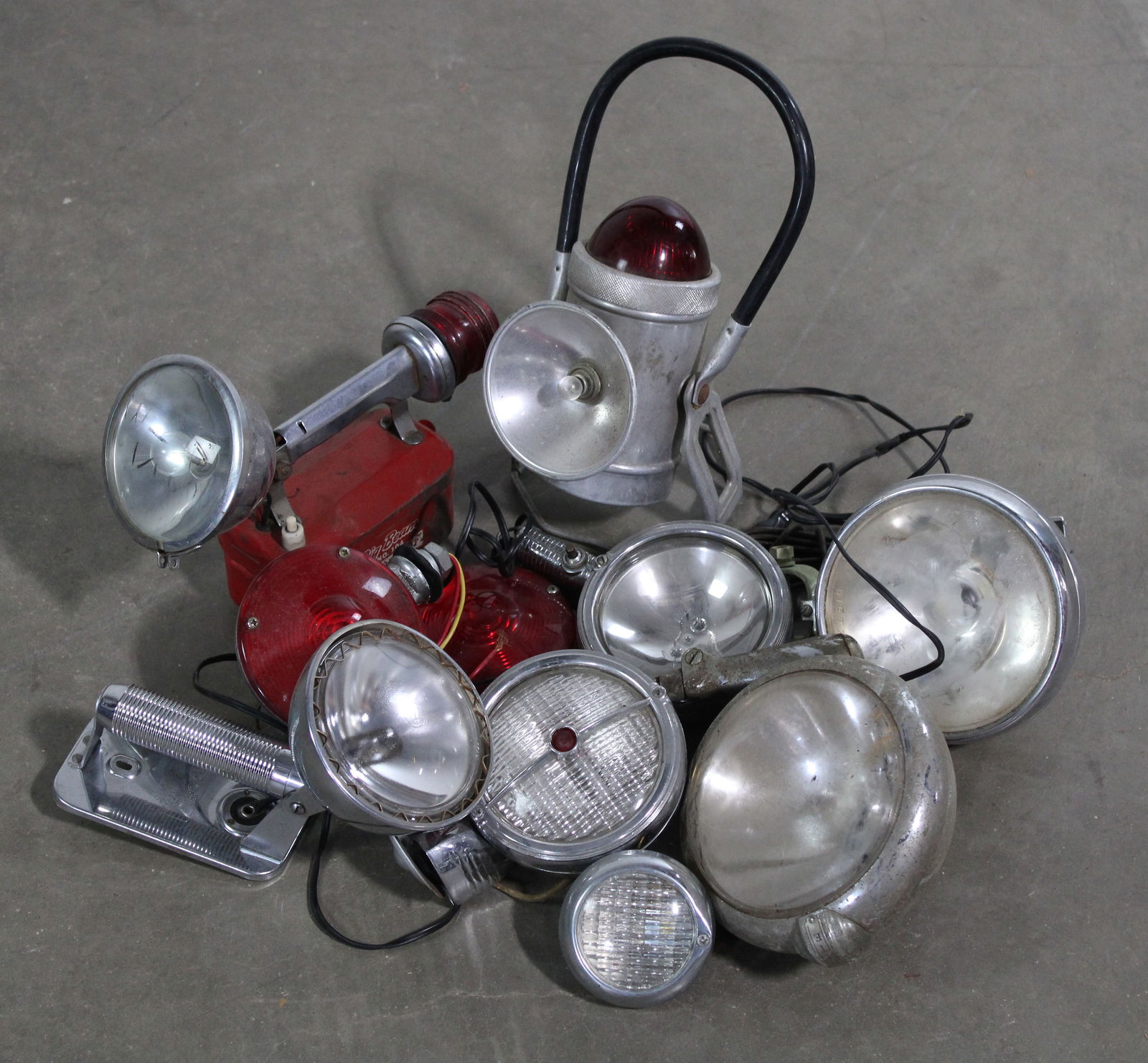 Assorted Automotive Lights incl. Police Spotlight: In-house shipping available.