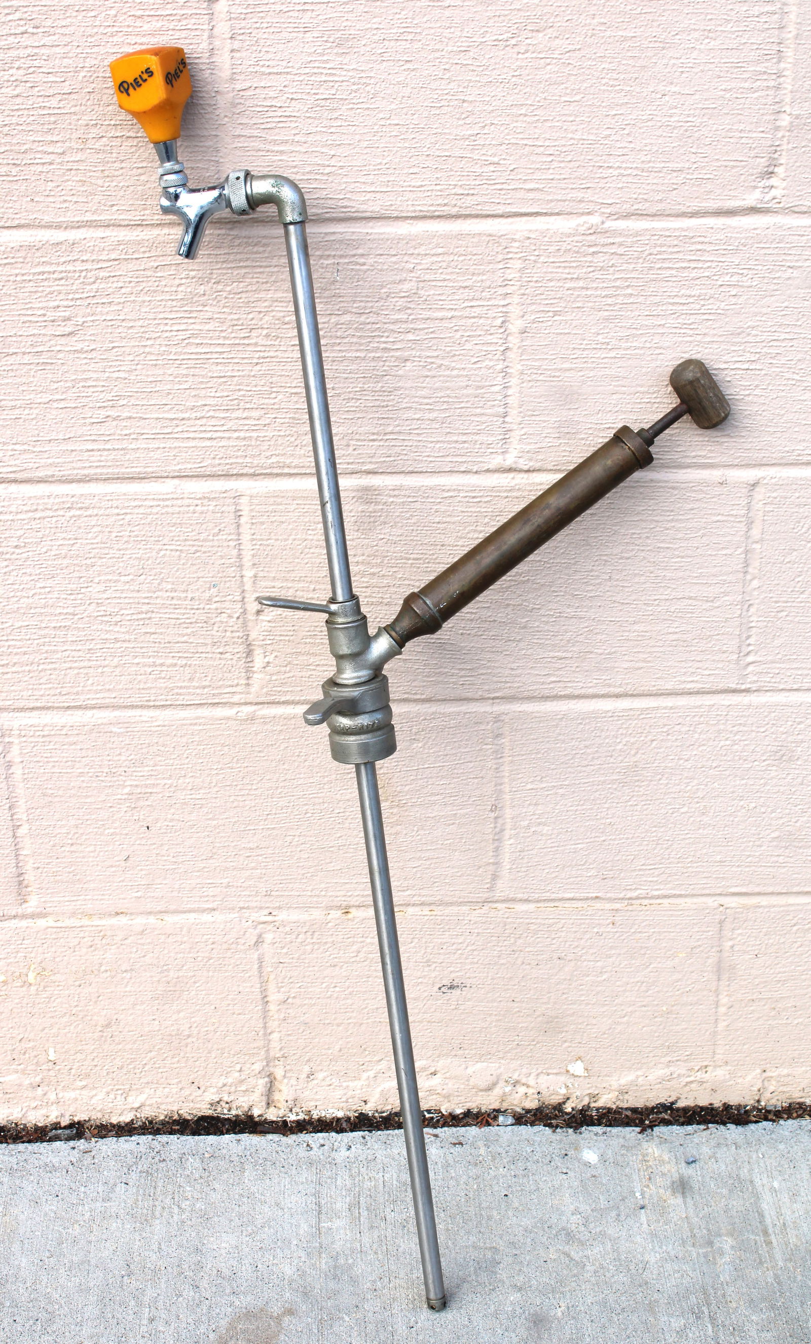 Piels Beer Tap with Pump (1 of 2)