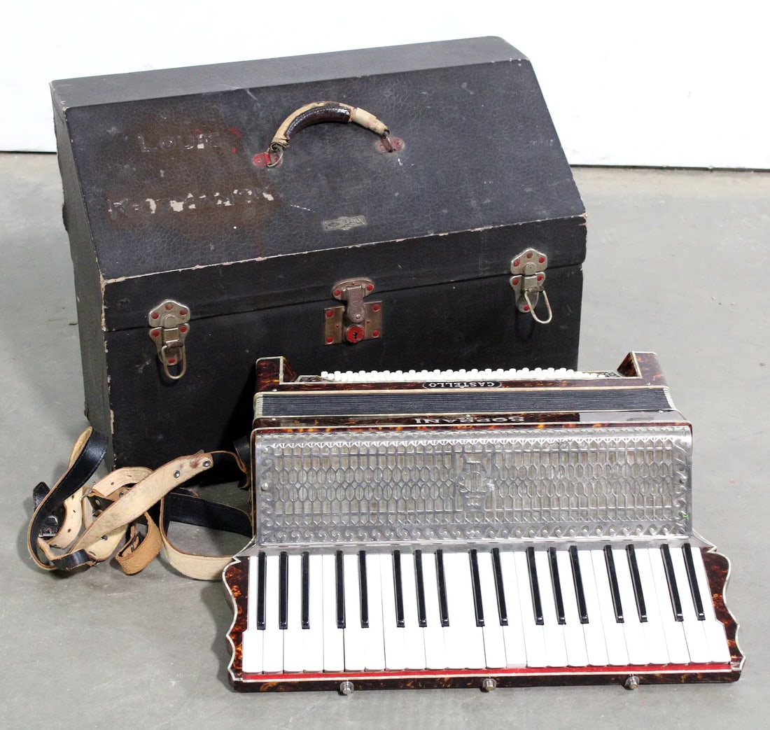 Soprani Castello Accordian in Case: This item requires third-party shipping or pickup arrangements to be made. Dimensions: 77 x 24 x 13