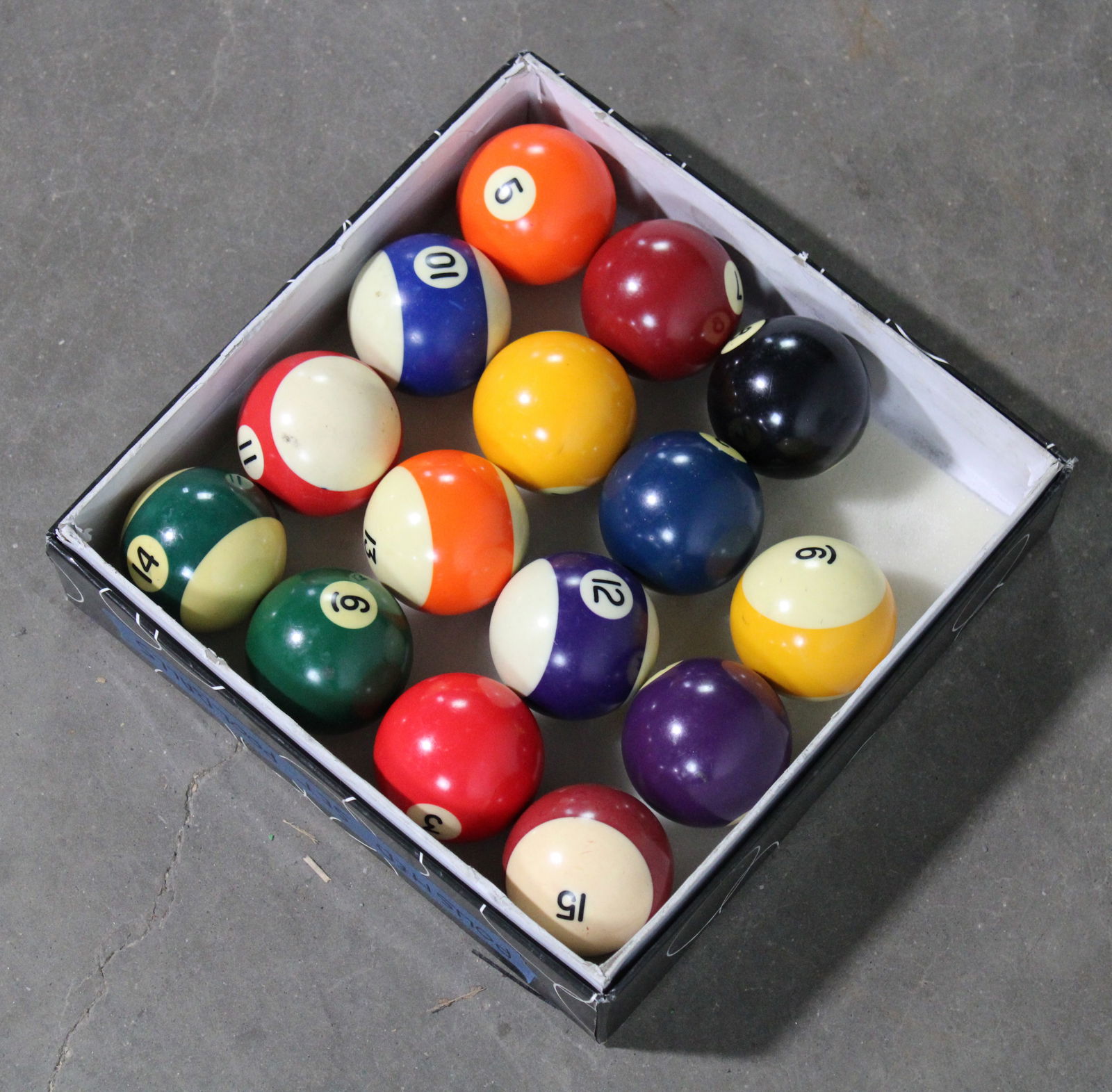 Pool Ball Set, Lot 1: No cue ball. In-house shipping available.