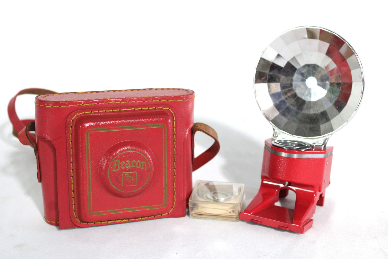 Beacon 225 Vintage Red Camera with Flash - 3
