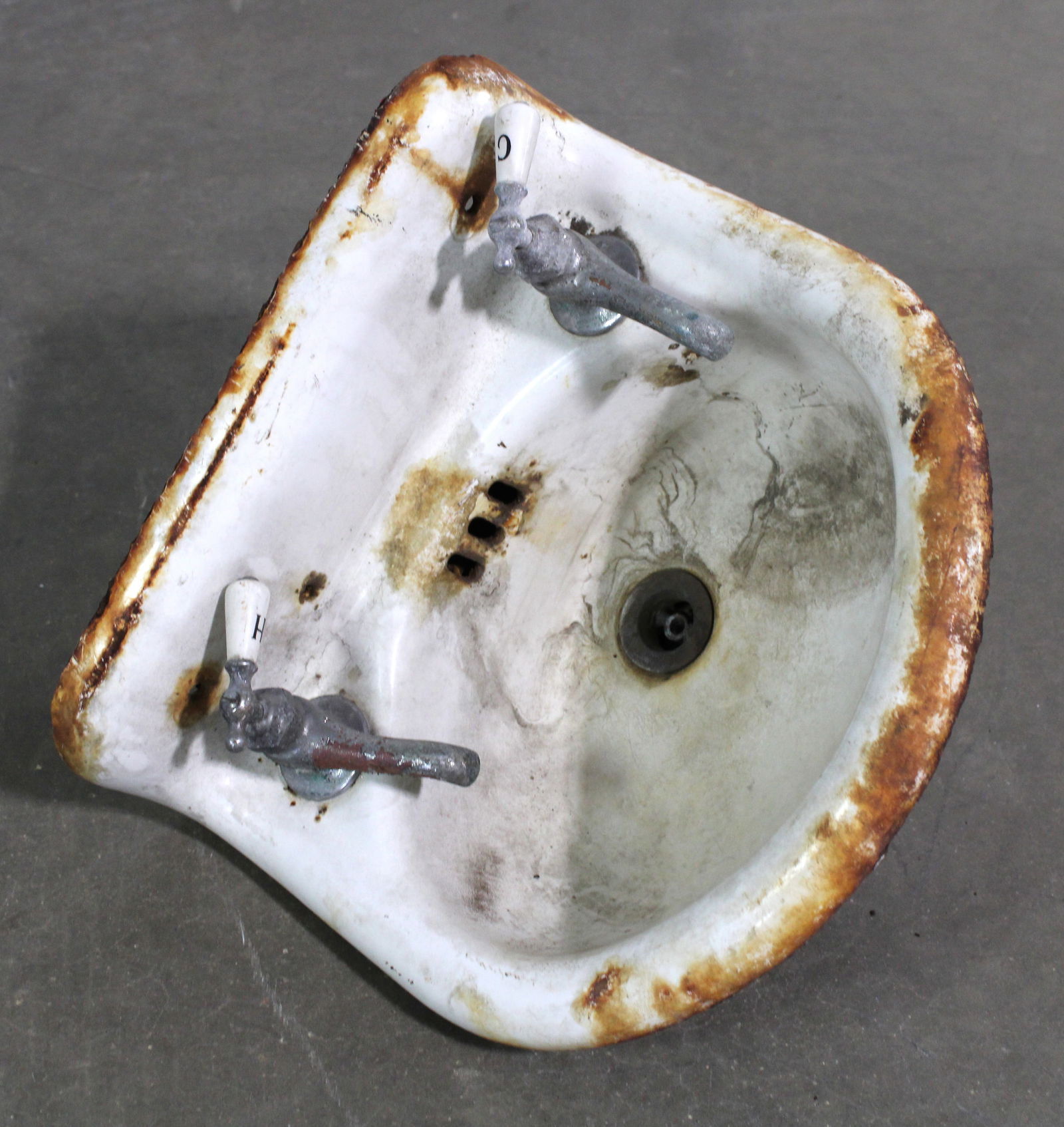 Antique Porcelain Bathroom Sink: This item requires third-party shipping or pickup arrangements to be made. Dimensions: 16 x 16 x 13