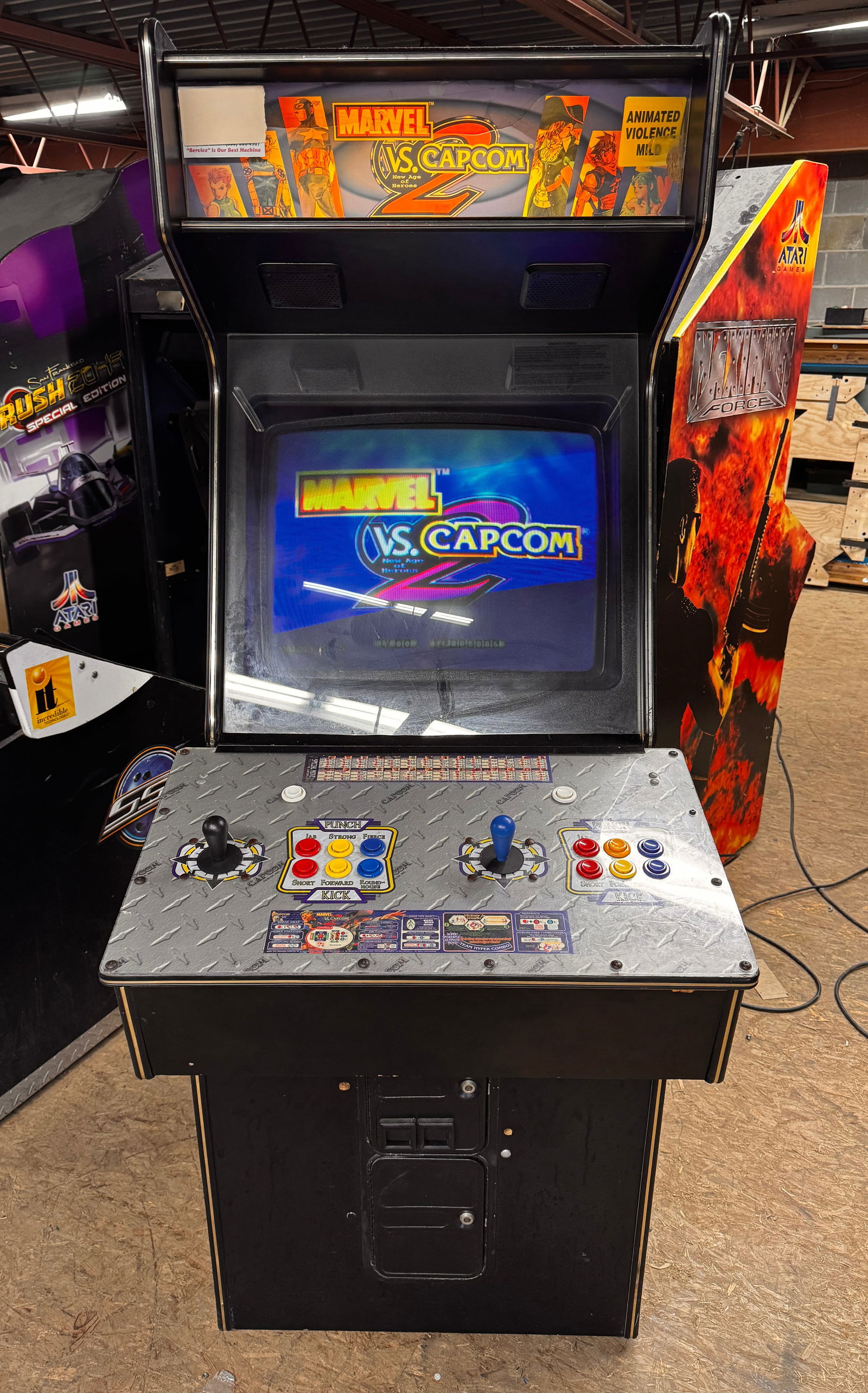 Capcom Marvel Vs. Capcom Arcade Game (1 of 4)