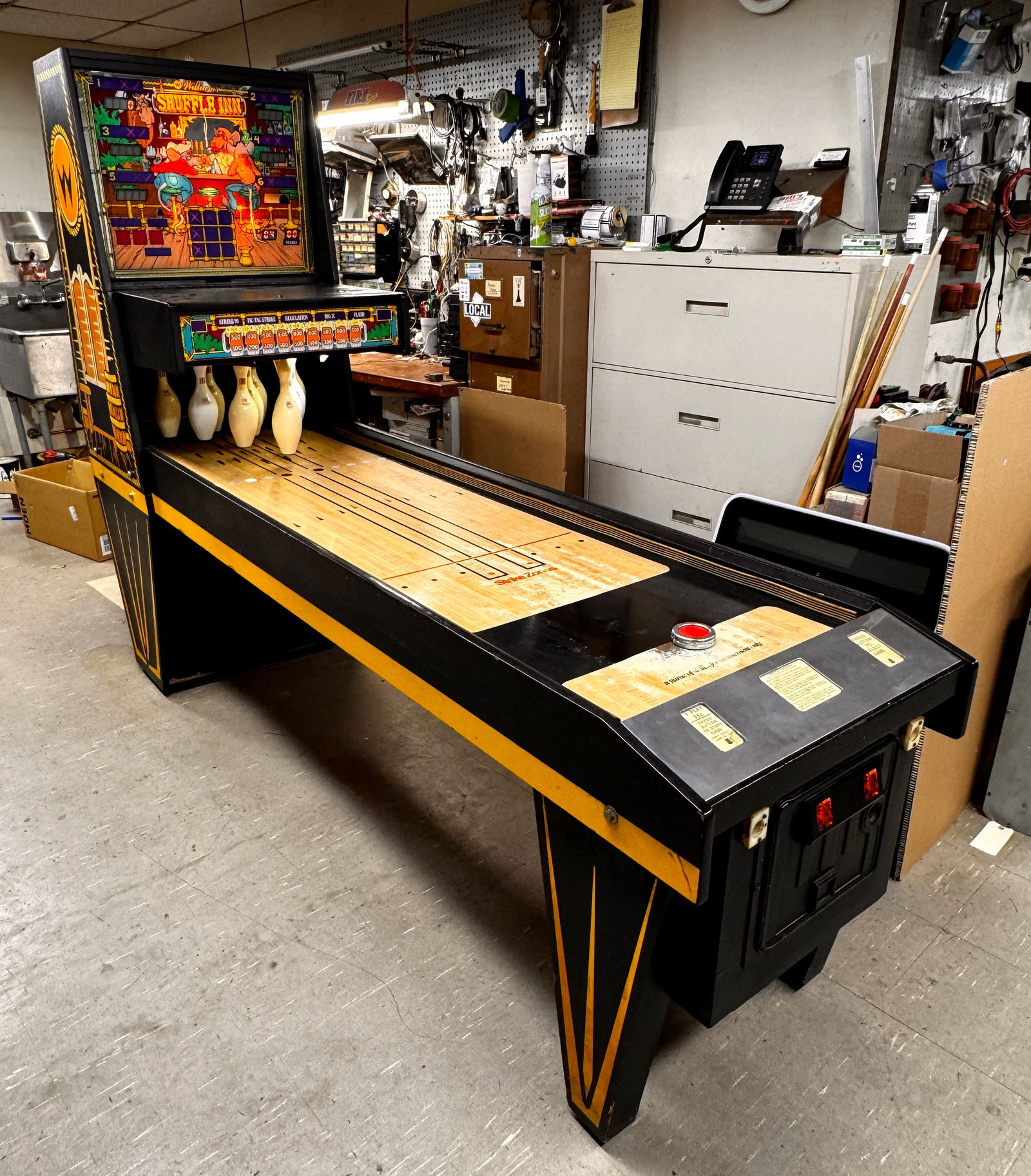 Williams Shuffle Inn Shuffle Alley Arcade Game (1 of 5)