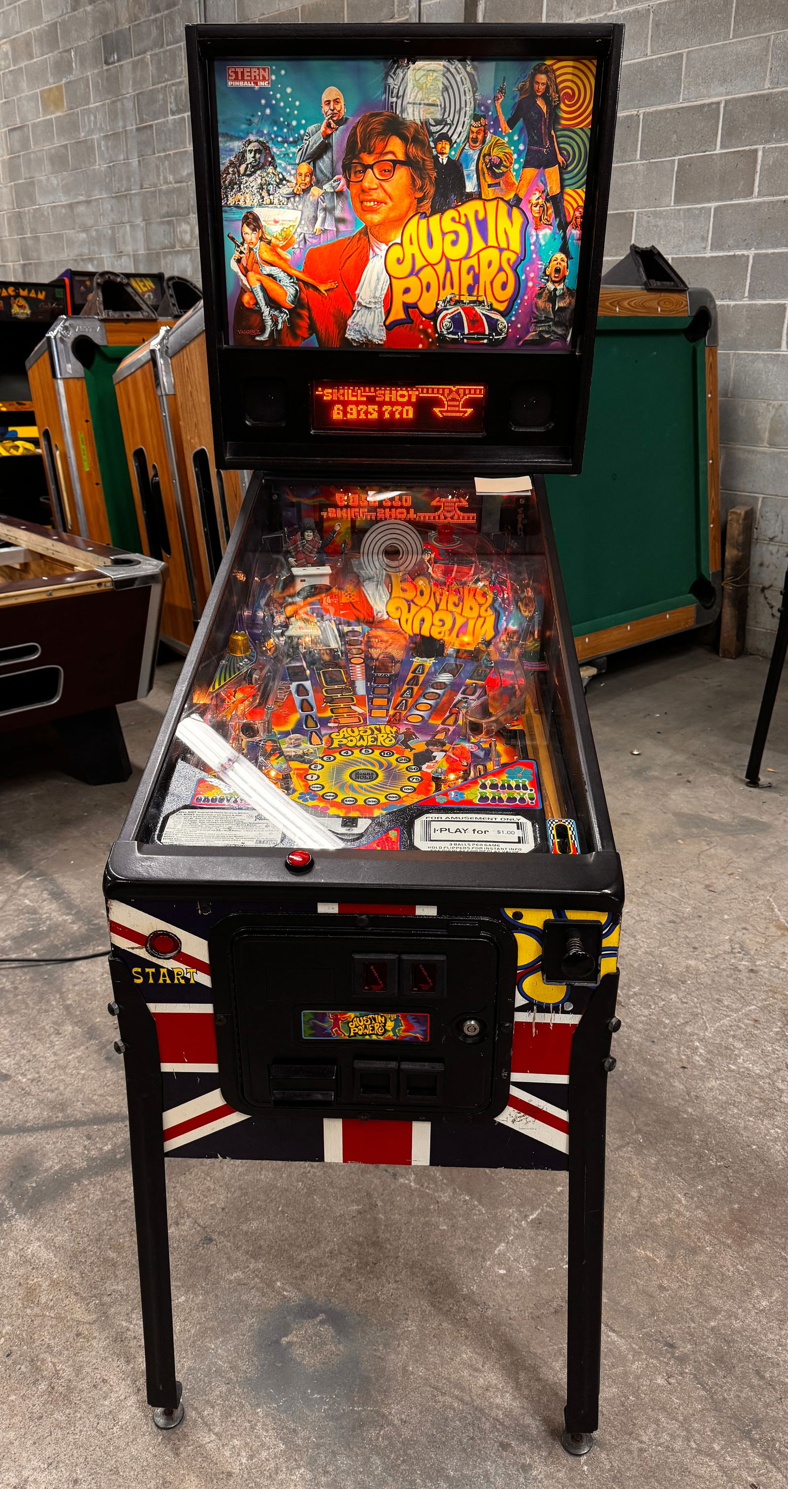 Stern Austin Powers Pinball Machine (1 of 4)