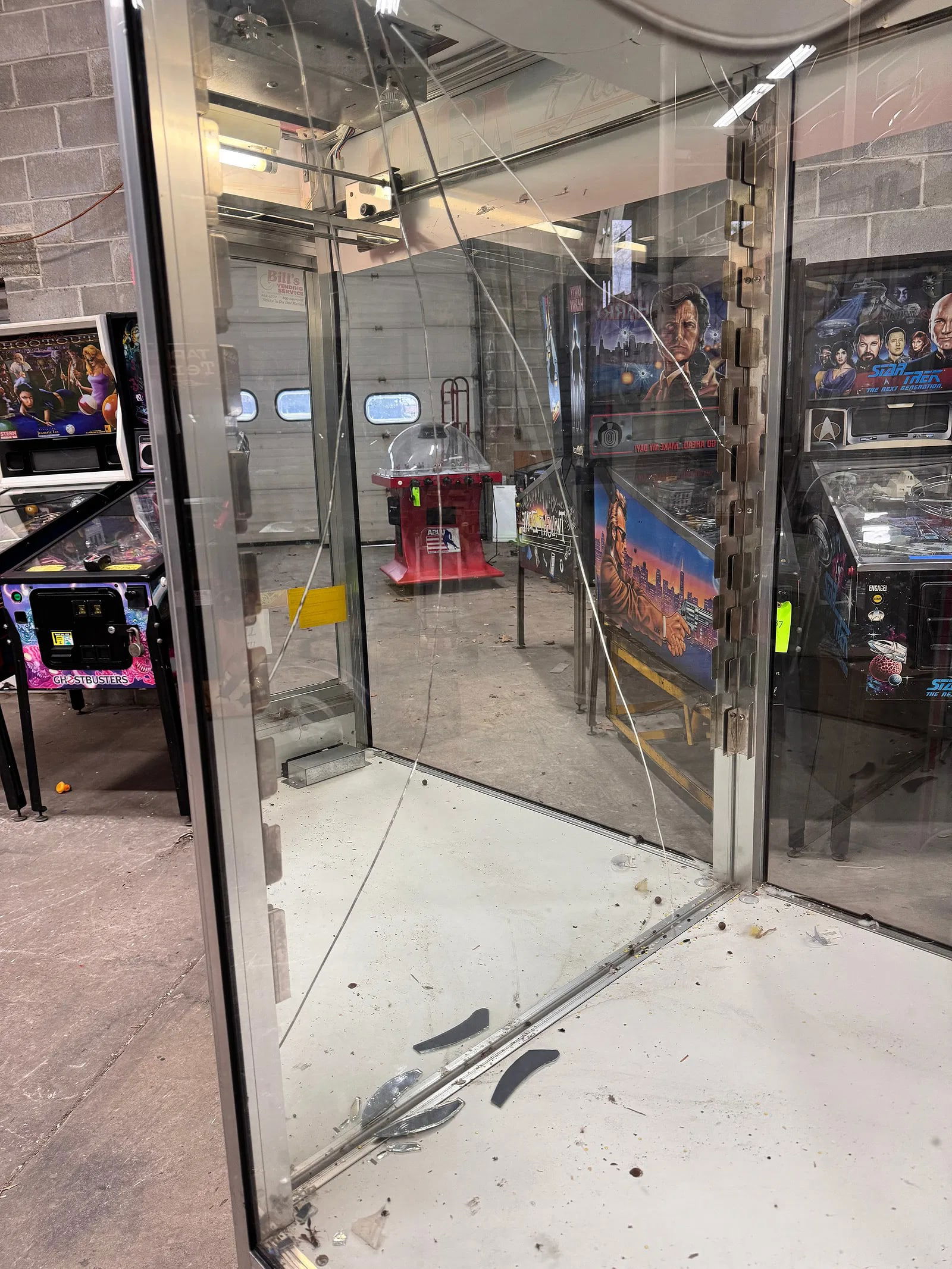 Elaut Mega Crane Arcade Game - 4