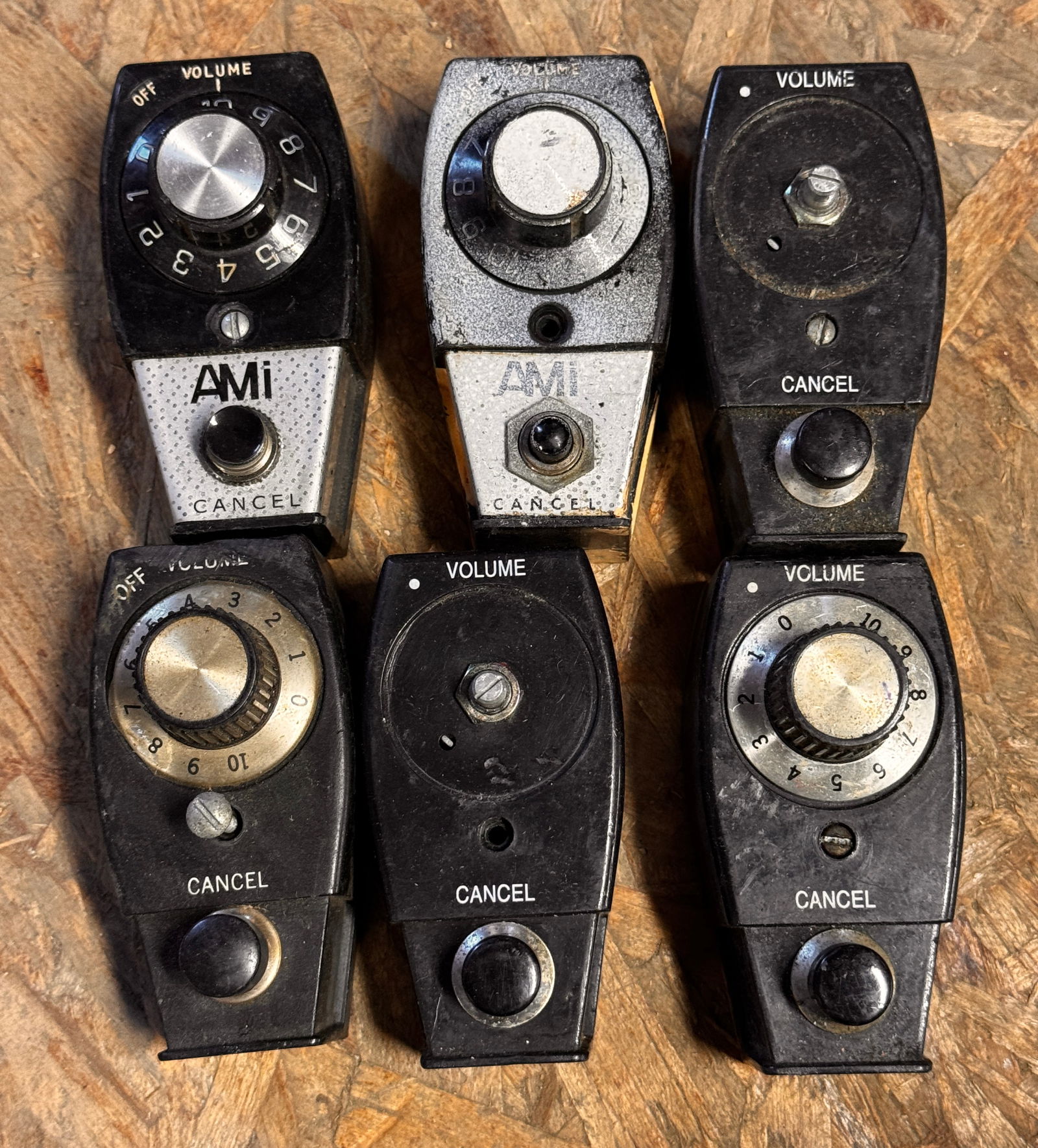 Jukebox Volume Controls: **In-house shipping available. Please reach out to auction house prior to pickup day if you are needing this item shipped.