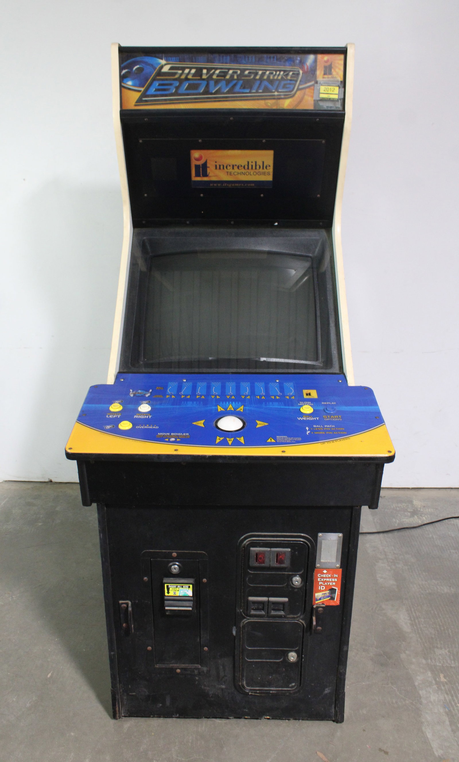 IT Silver Strike Bowling Arcade Game: Plays blind, no picture on screen. This item requires third-party shipping or pickup arrangements to be made.