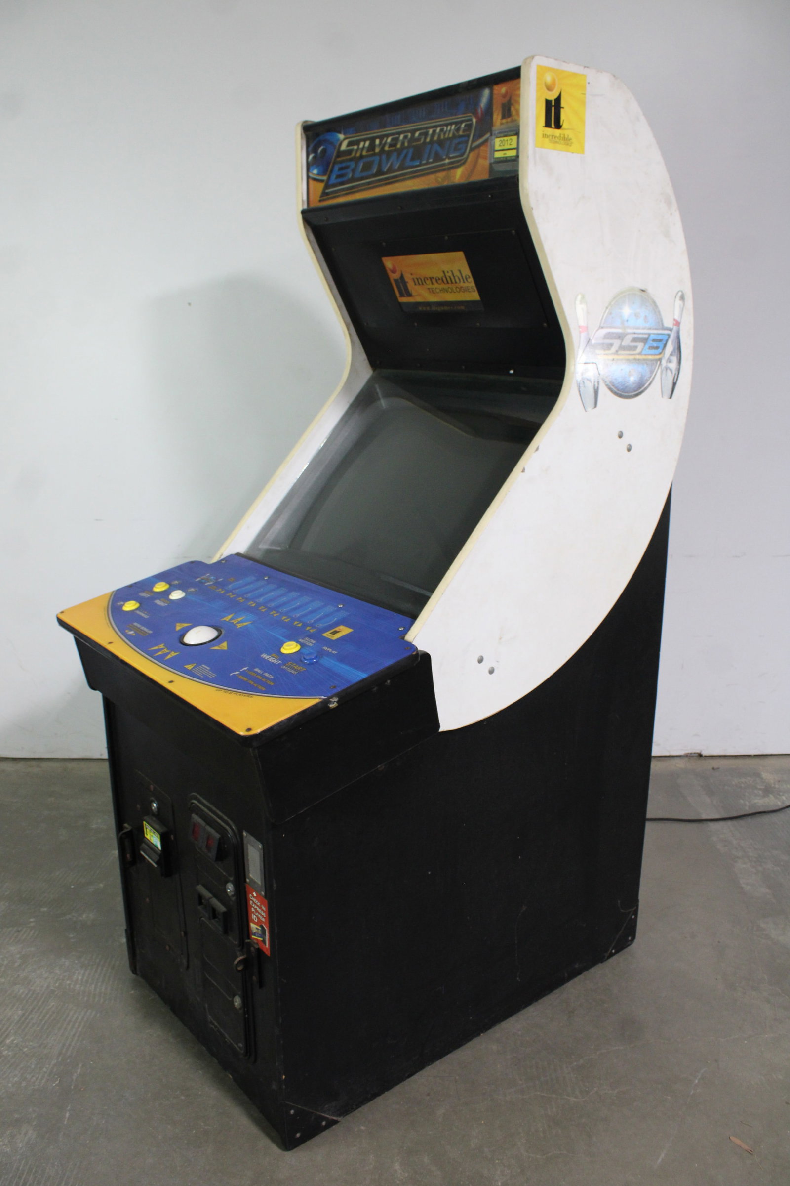 IT Silver Strike Bowling Arcade Game - 2