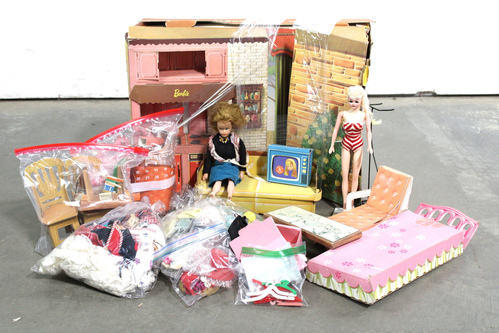 Barbie Cardboard Dream House and Accessories: This item requires third-party shipping or pickup arrangements to be made.
