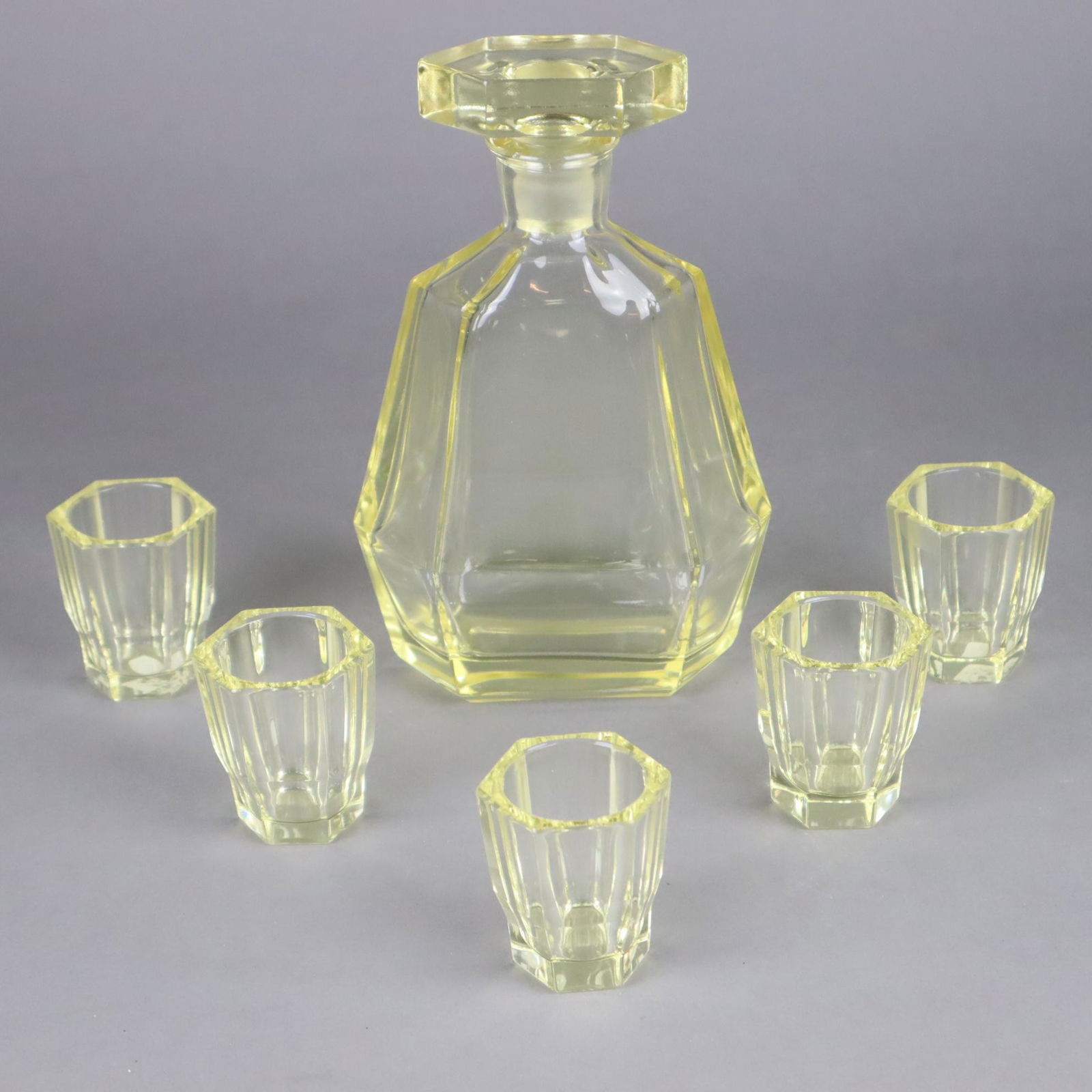 Art Déco-Likörset - gelbes Glas, sechskantige (1 of 5)