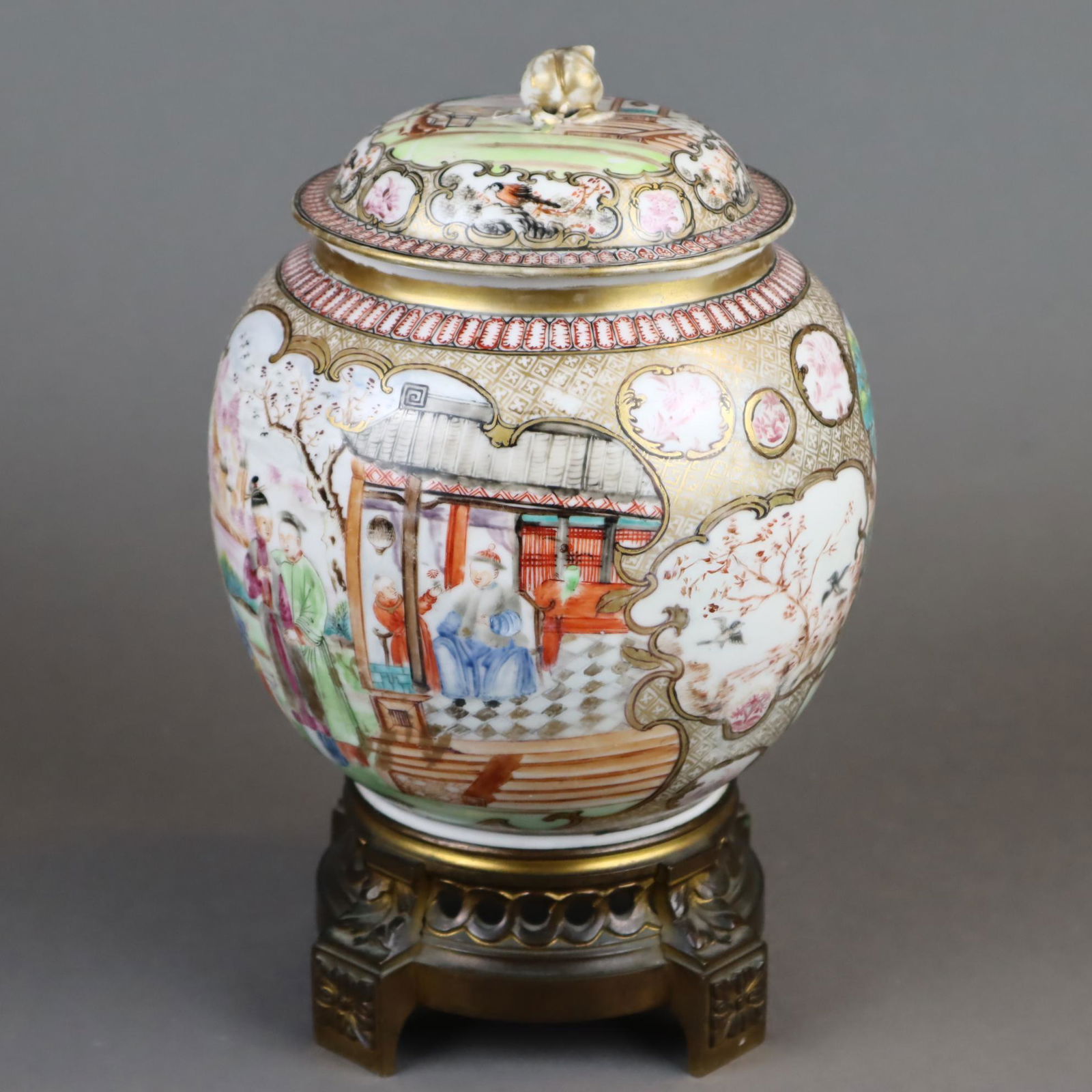 Deckeltopf mit Bronzemontierung - China, ausgehende (1 of 9)