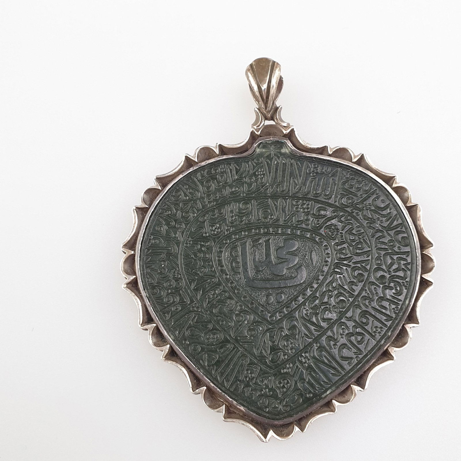 Flacher Jadeanhänger in Silberfassung - Persien, (1 of 3)