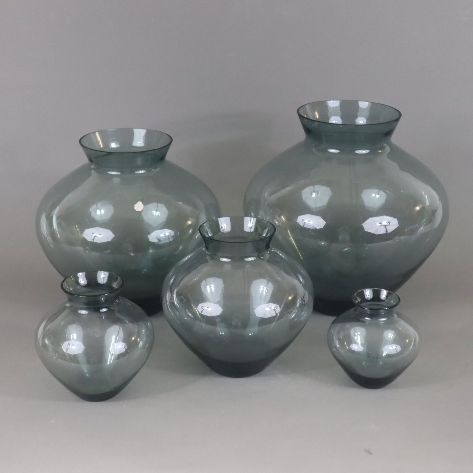 Fünf Herzvasen - Entwurf von Wilhelm Wagenfeld (1 of 4)