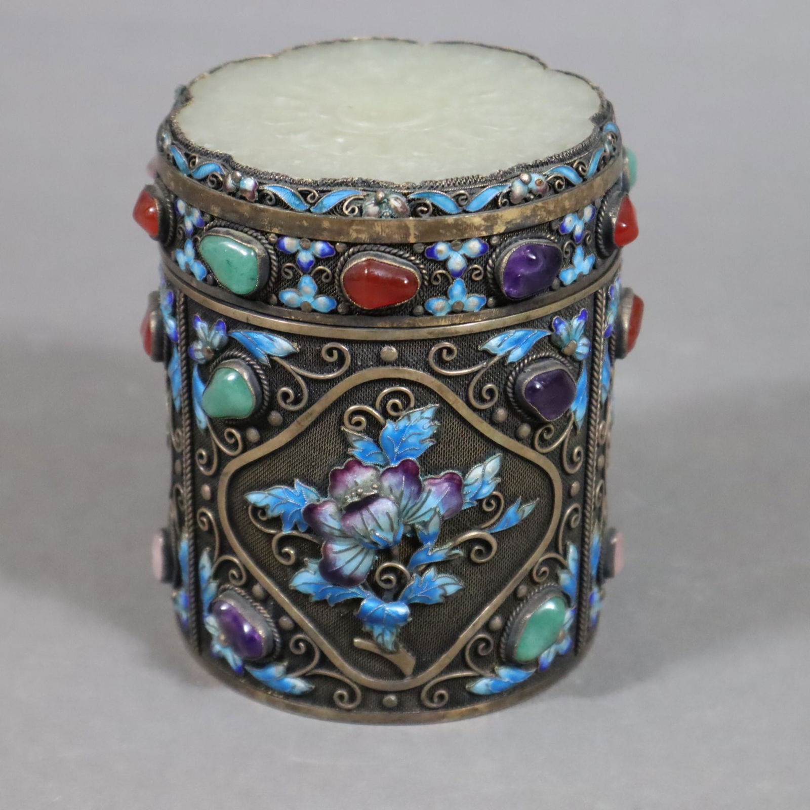 Deckeldose - China, 20.Jh., Silber, helle Jade und (1 of 11)