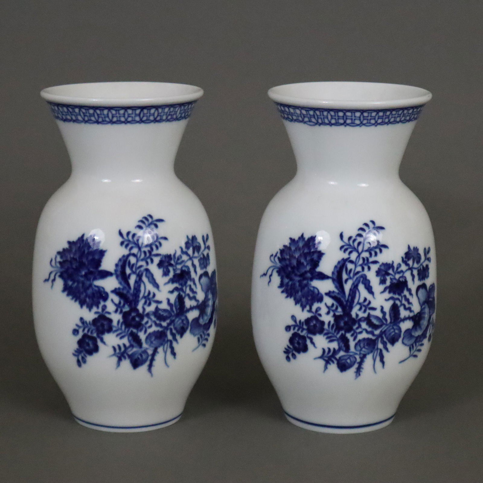 Paar Vasen - Meissen, 20.Jh., Form "Neuer Ausschnitt", Porzellan, unterglasurblauer Blumendekor, (1 of 7)