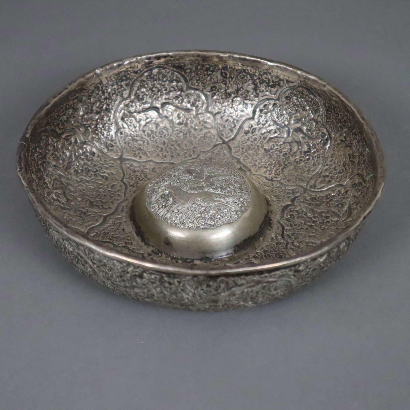 Silberschale - runde hochwandige Form mit gewölbter Mitte, orientalischer Dekor mit floralen (1 of 10)