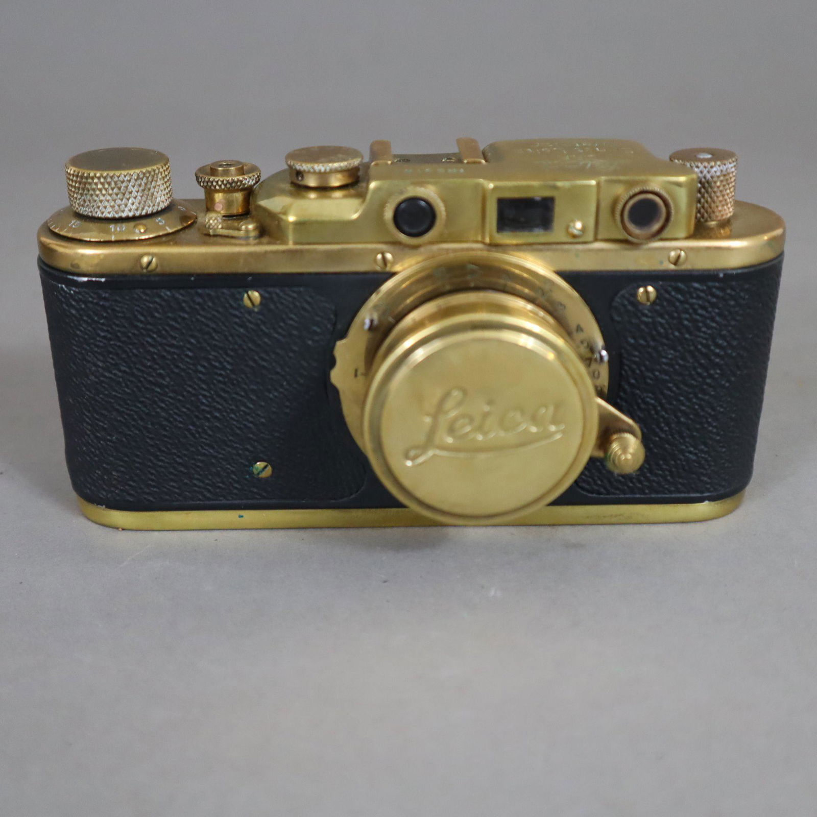 Russische "Gold"- Leica - Nachbau der Leica II, gemarkt "Leica D.R.P. Ernst Leitz Wetzlar / Nr. (1 of 8)
