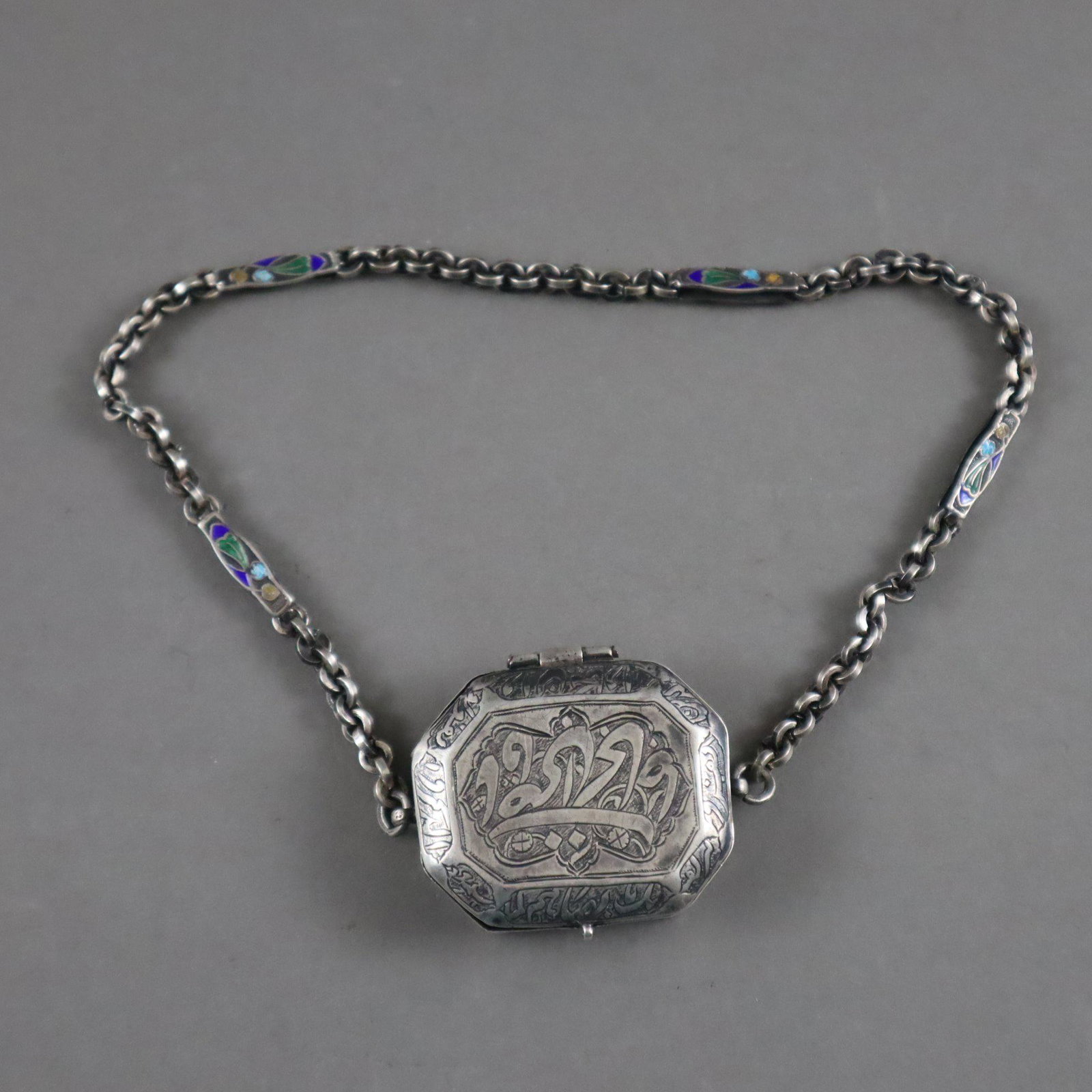 Silberanhänger - Persien, achteckige Form mit Scharnierdeckel, allseitig graviert mit (1 of 6)