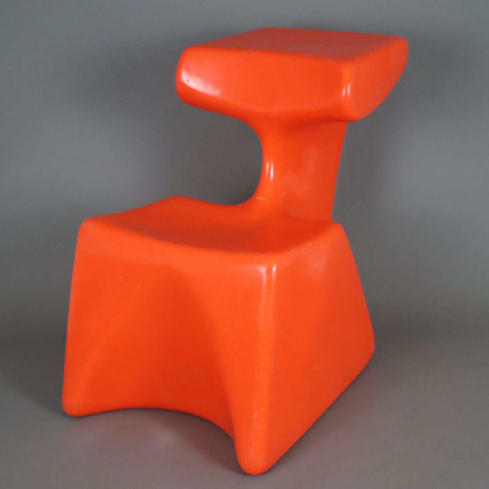 Colani, Luigi (1928 Berlin - Karlsruhe 2019) - "Zocker"- Kinderstuhl mit Pult, Entwurf von 1972, (1 of 8)