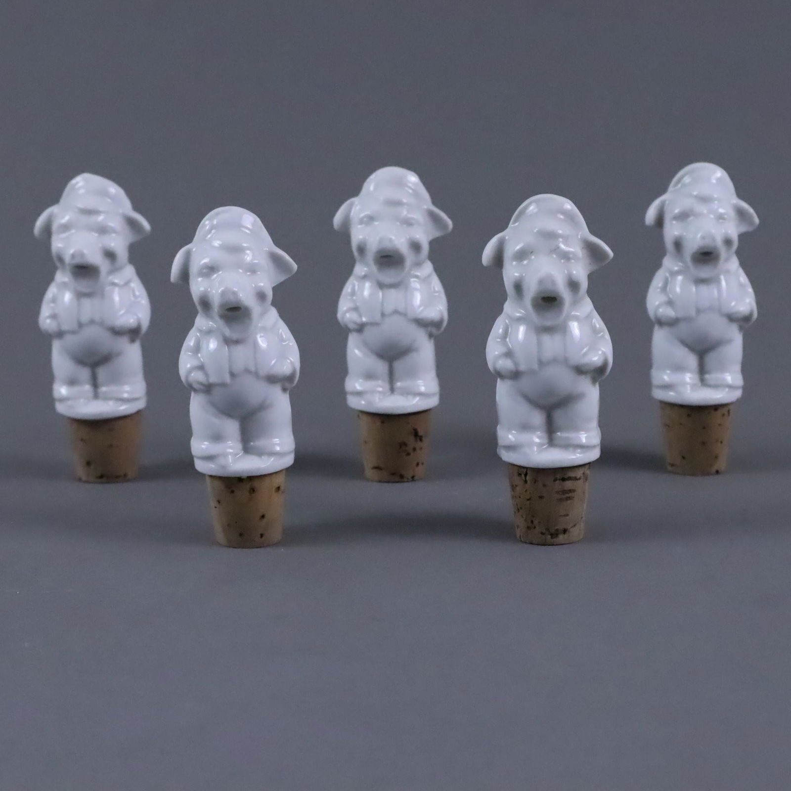 Fünf Flaschenverschlüsse mit Schweinmotiv - sogenannter Schnapsnasen, Weißporzellan, (1 of 4)