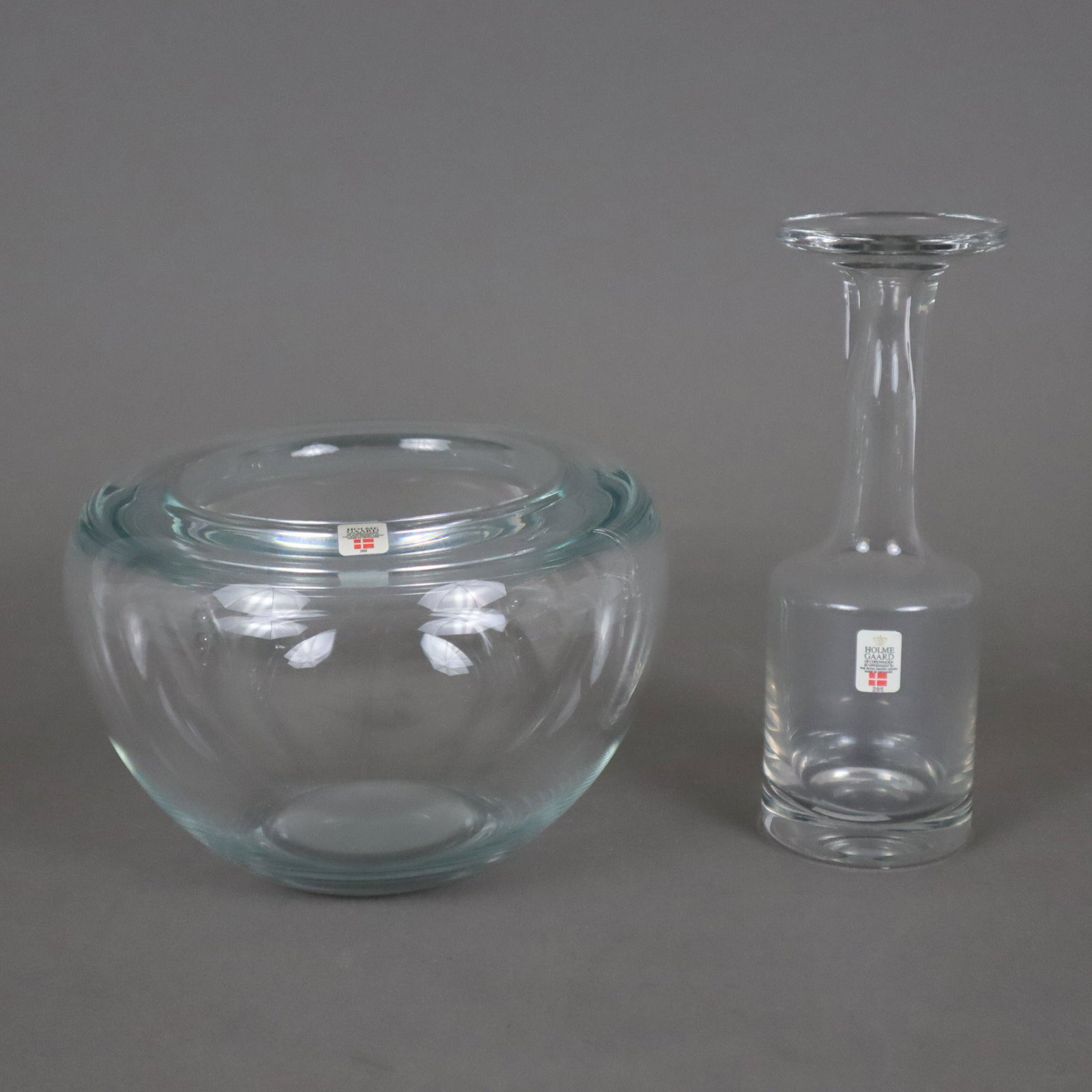 Vase & Schüssel - Holmegaard, Dänemark, dickwandiges Klarglas, 1x Vase, Entwurf: Otto: Vase & Schüssel - Holmegaard, Dänemark, dickwandiges Klarglas, 1x Vase, Entwurf: Otto Brauer, H. ca. 19 cm, ausgekugelter Bodenabriss, 1x Schüssel "Provence", Entwurf: Per Lütken,