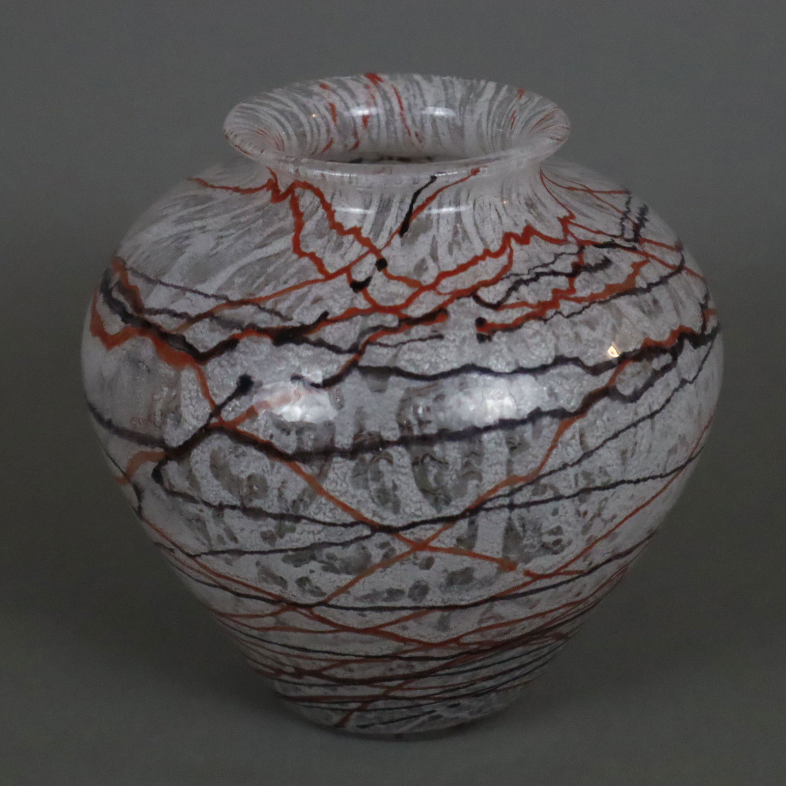 Vase - Johann Loetz Witwe, Klostermühle, 1930er Jahre, Klarglas, weiße: Vase - Johann Loetz Witwe, Klostermühle, 1930er Jahre, Klarglas, weiße Pulvereinschmelzungen mit Fadendekor in Rot und Violett, ausgekugelter Bodenabriss, H.ca.16,5cm