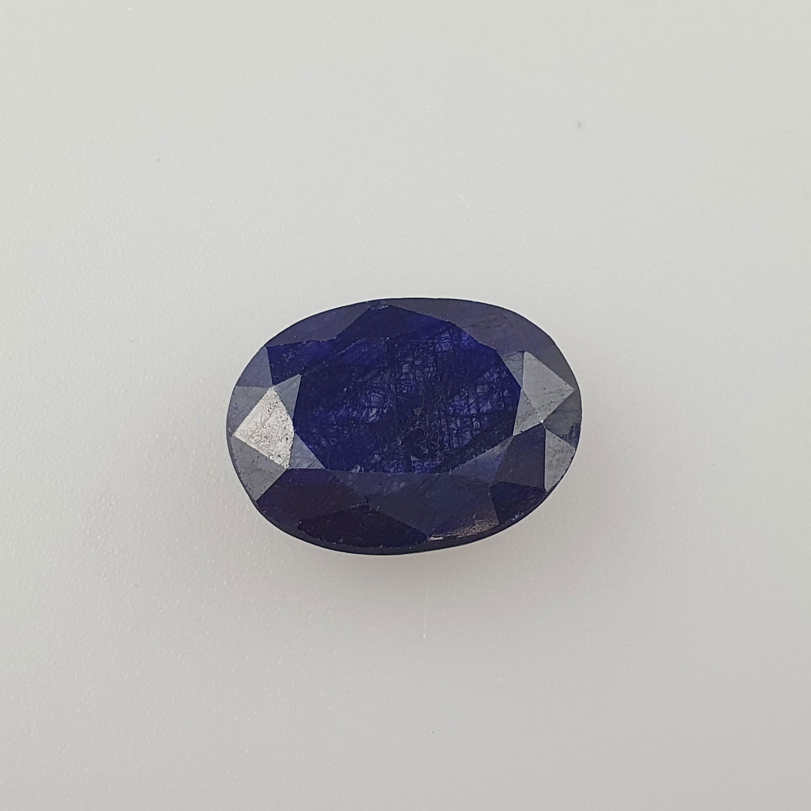 Loser Saphir - dunkelblau, oval facettiert, ca.14,69ct, mit IDT-Zertifikat: Loser Saphir - dunkelblau, oval facettiert, ca.14,69ct, mit IDT-Zertifikat