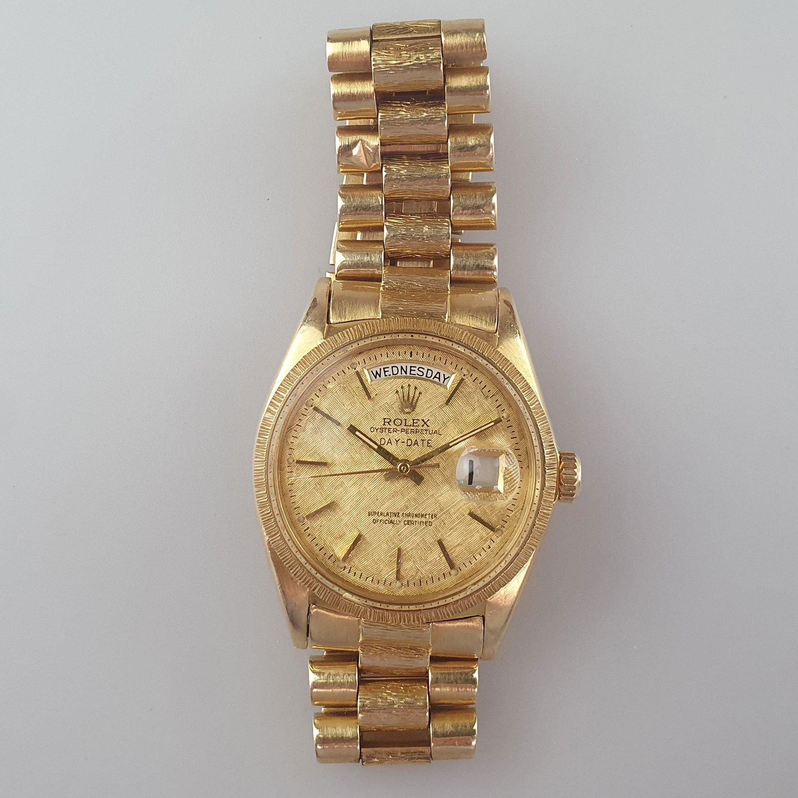 Rolex-Herrenarmbanduhr - "Day-Date", Gehäuse 18K-Gelbgold , 1807 Borke, Automatik, goldfarbenes: Rolex-Herrenarmbanduhr - "Day-Date", Gehäuse 18K-Gelbgold , 1807 Borke, Automatik, goldfarbenes Zifferblatt mit aufgelegtem Stundenindex, Stunde, Minute, zentrale Sekunde, Datum bei der 3 mit Lup
