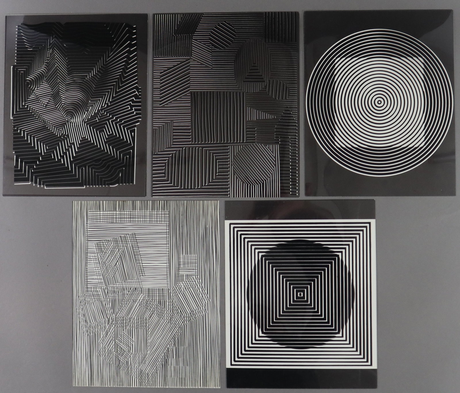 Vasarely, Victor (1908 Pecs - Paris 1997) - Mappe "Cinetiques", 5 Op-Art Kompositionen in Schwarz,: Vasarely, Victor (1908 Pecs - Paris 1997) - Mappe "Cinetiques", 5 Op-Art Kompositionen in Schwarz, jeweils eine auf weißem Vélin und eine auf transparenter Rhodiodplatte zum Übereinande