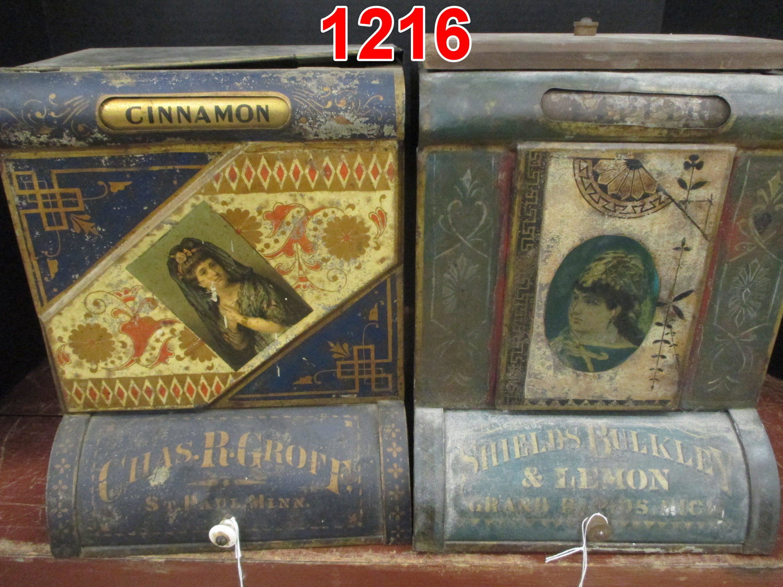 2 TEA TINS WITH SCROLLING VARIETY: 2 TEA TINS WITH SCROLLING VARIETY