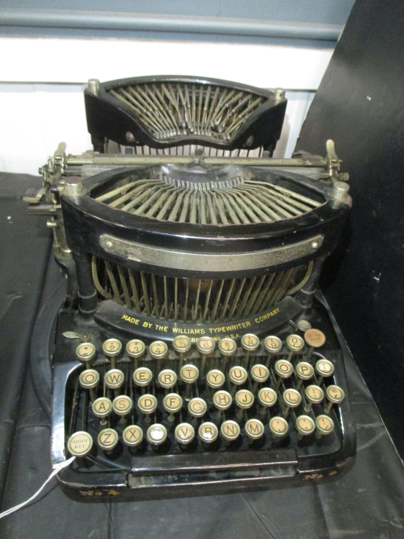 ANTIQUE WILLIAMS TYPEWRITER #4, CIRCA 1900 (1 of 7)