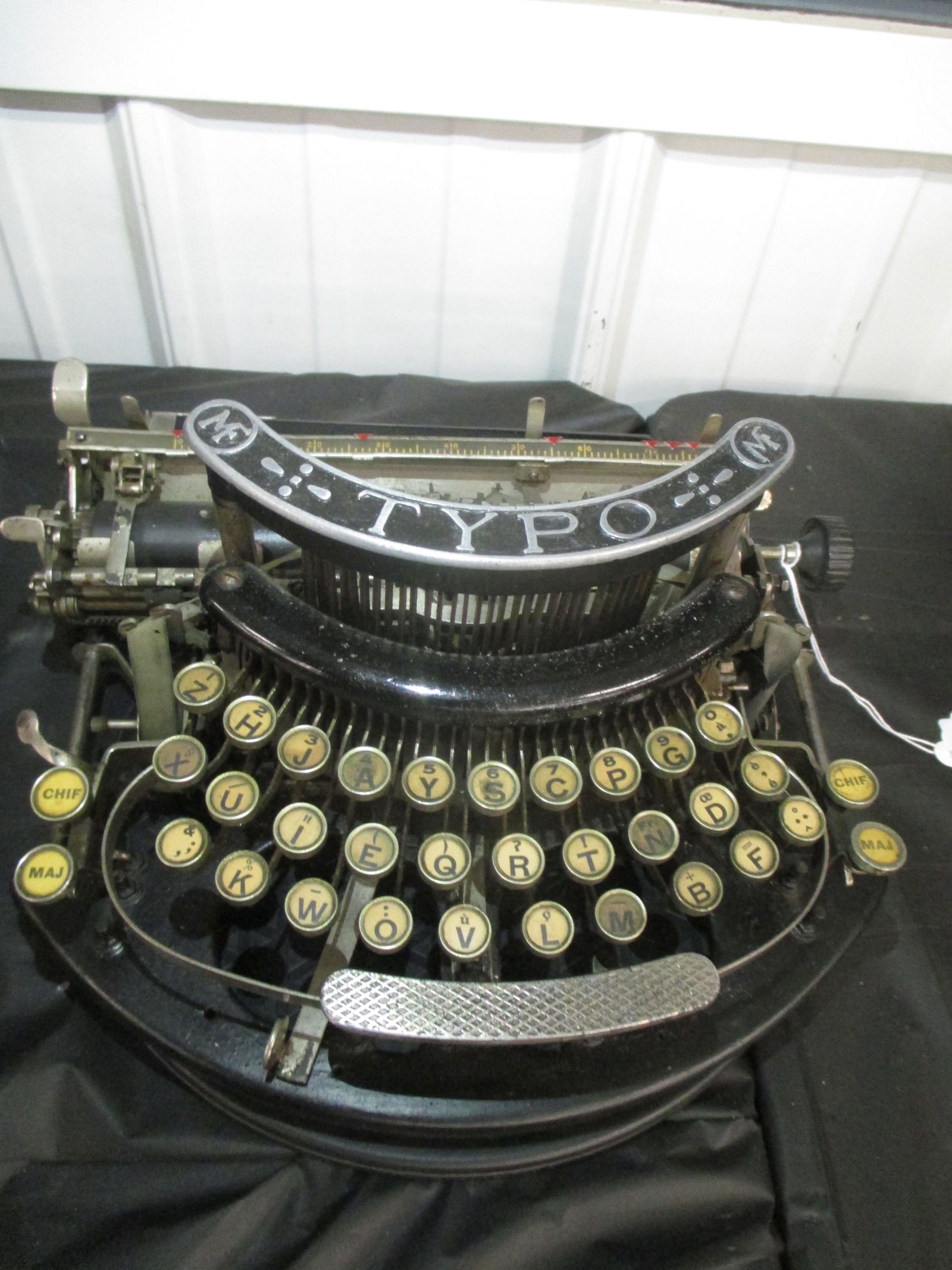 ANTIQUE TYPEWRITER TYPO CURVED KEYBOARD, 1916 (1 of 3)