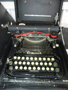 ANTIQUE CORONA #3 TYPEWRITER FOLDING: CORONA #3 TYPEWRITER PORTABLE STANDARD FOLDING, 11 LBS, 12 1/2 X 10 X 6