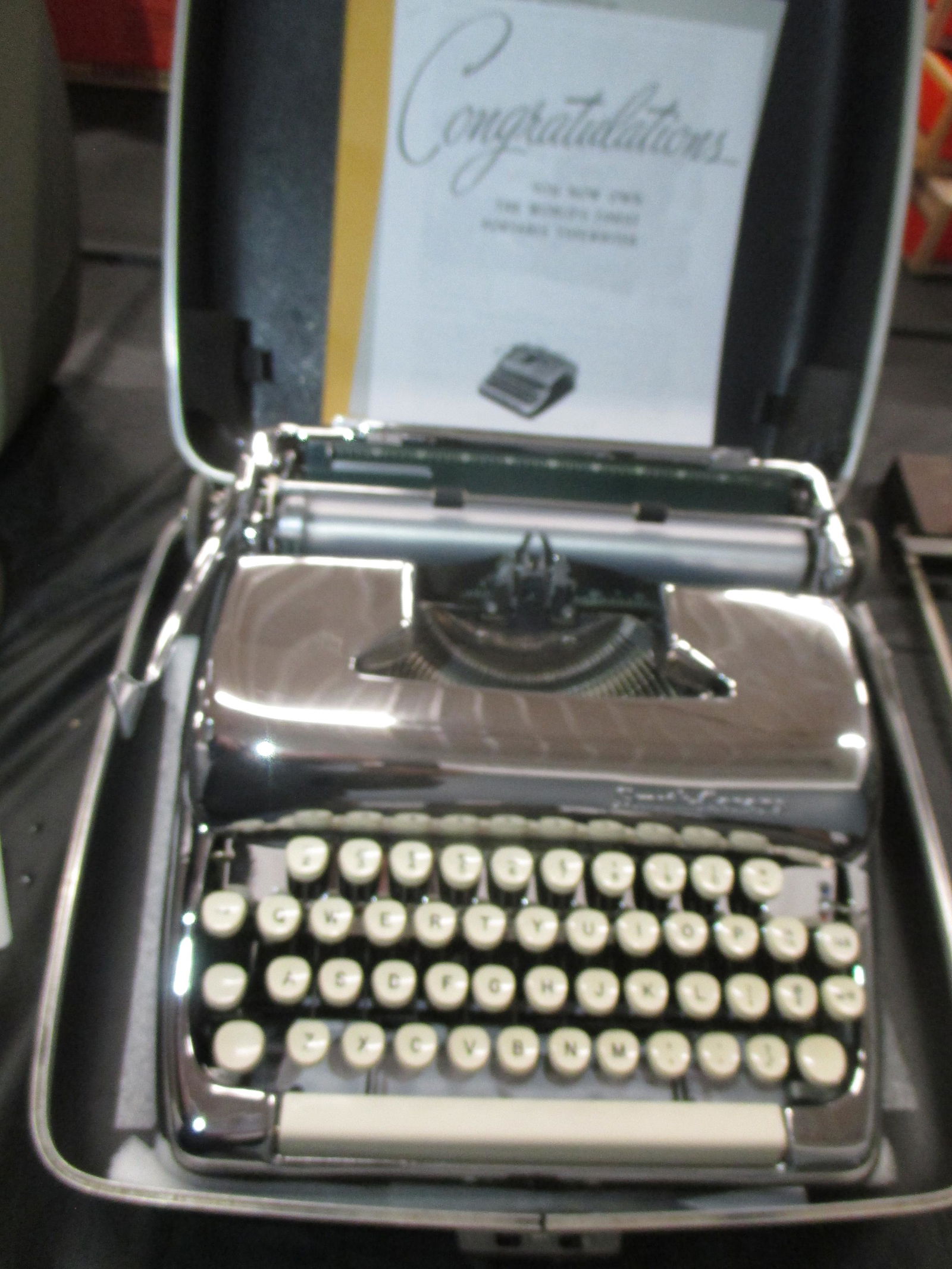 RESTORED TYPEWRITER 1961 SMITH CORONA (1 of 5)