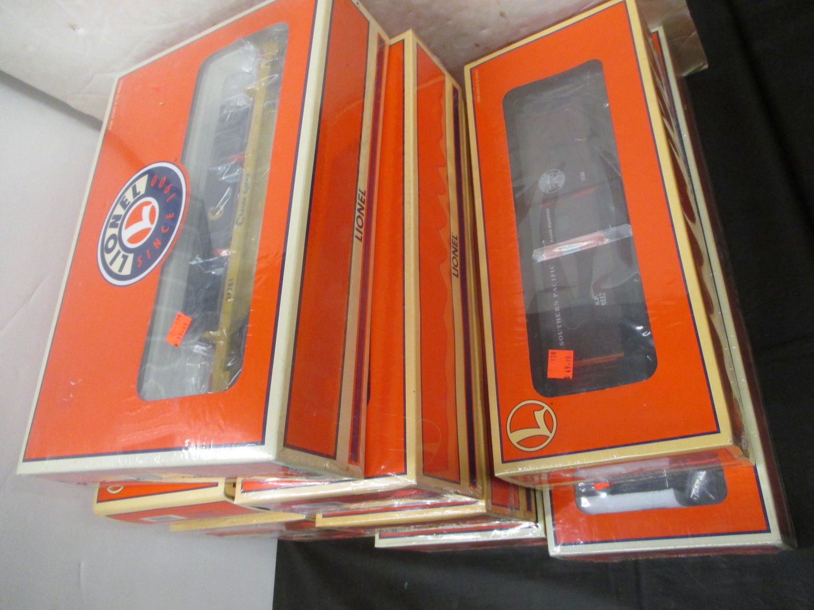 9 LIONEL TRAIN CARS NEW IN BOX (1 of 3)