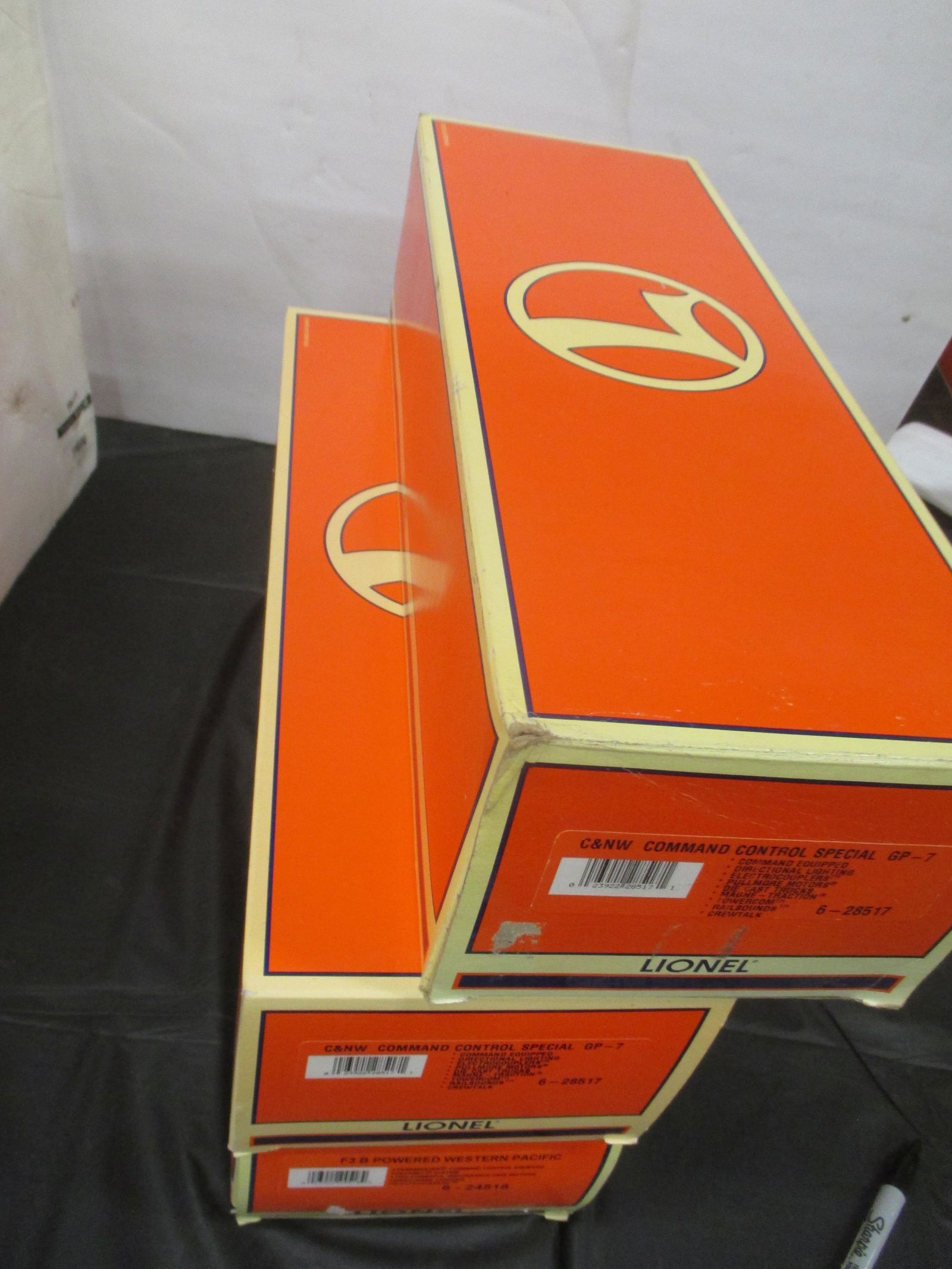 LIONEL 2 C&NW COMMAND CONTROL SPECIAL AND TRAINS (1 of 2)